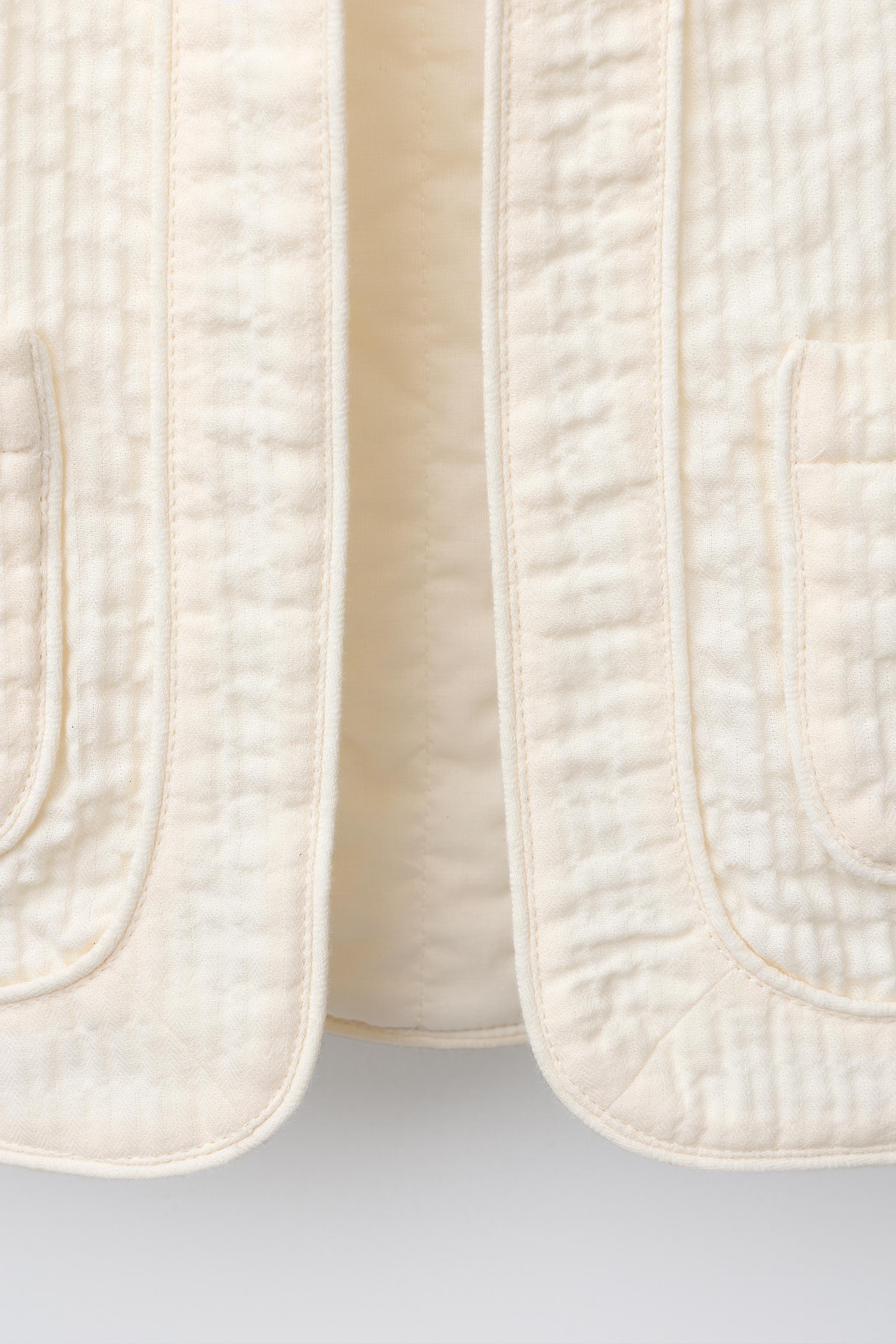 TEXTURED RUFFLE VEST