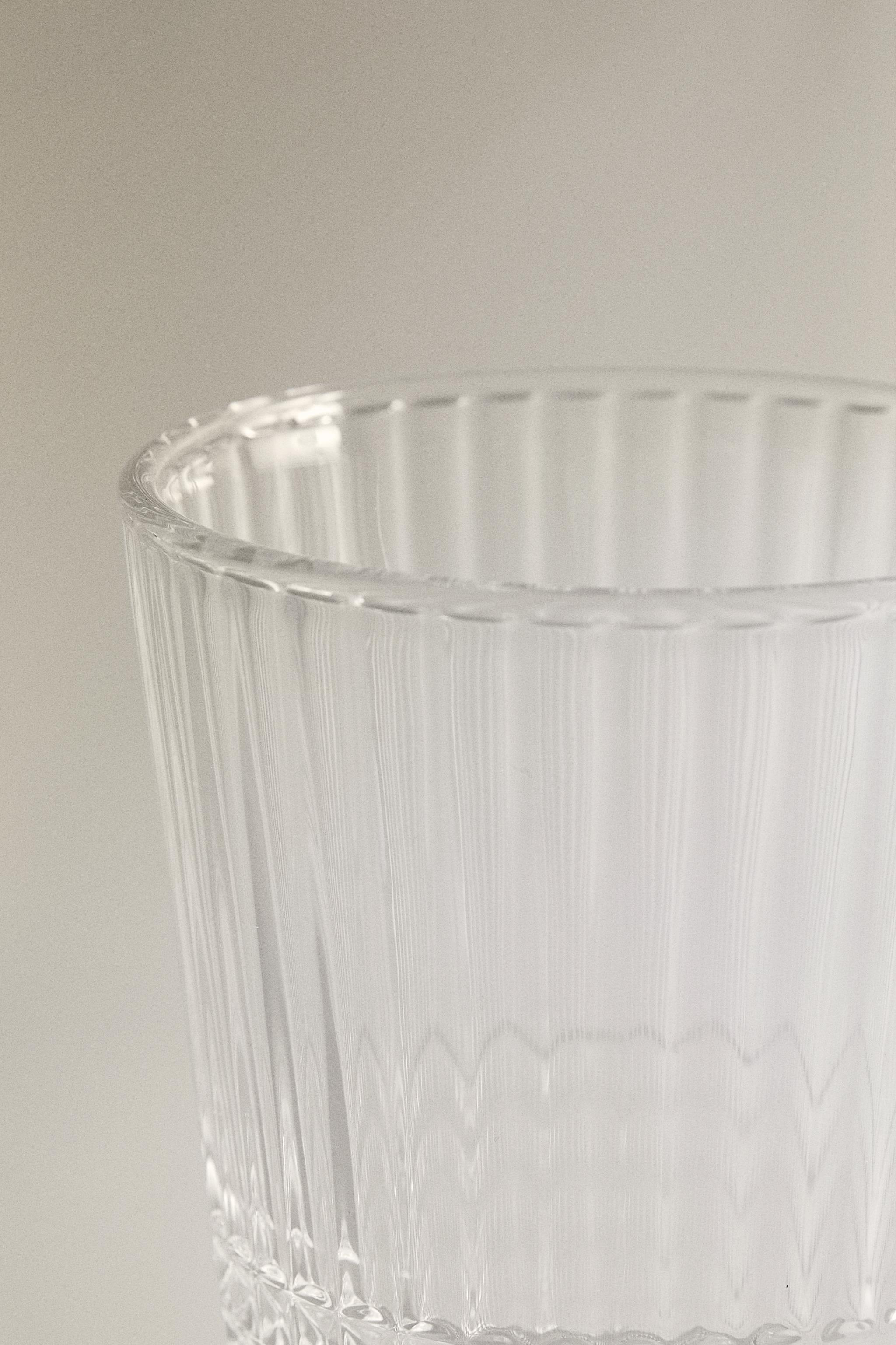 GLASS TUMBLER WITH RAISED GEOMETRIC DESIGN