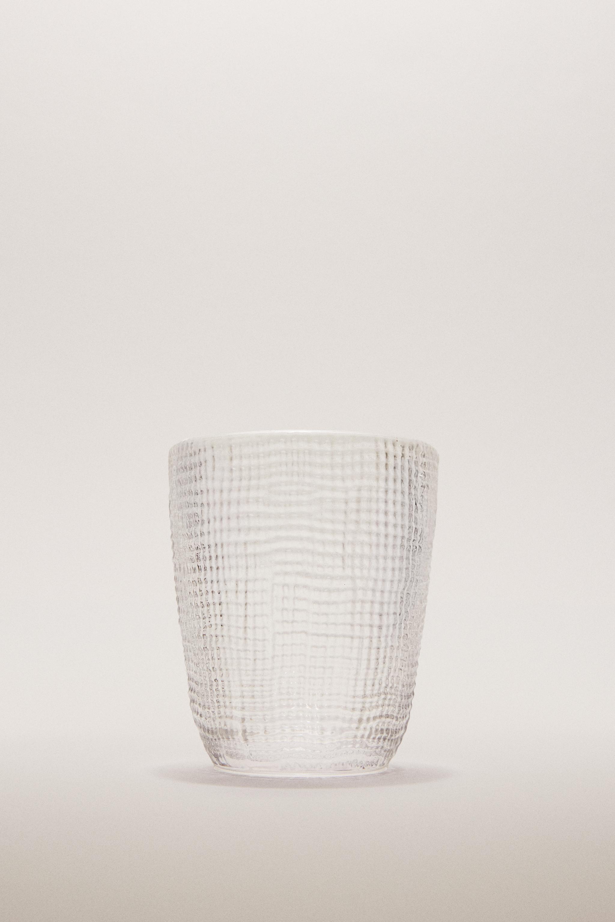 RAISED DESIGN GLASS TUMBLER