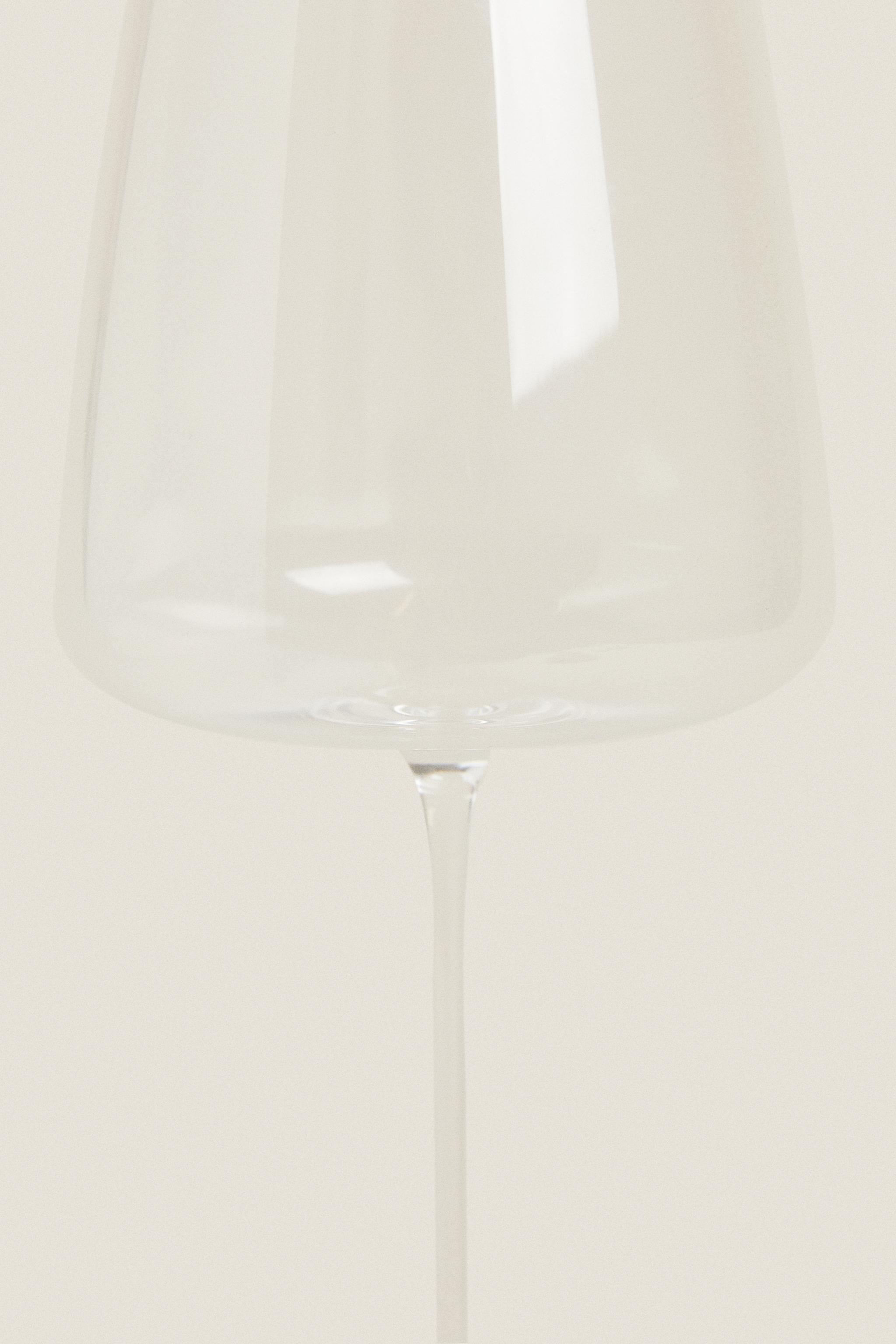 ULTRA LIGHTWEIGHT WINE GLASS