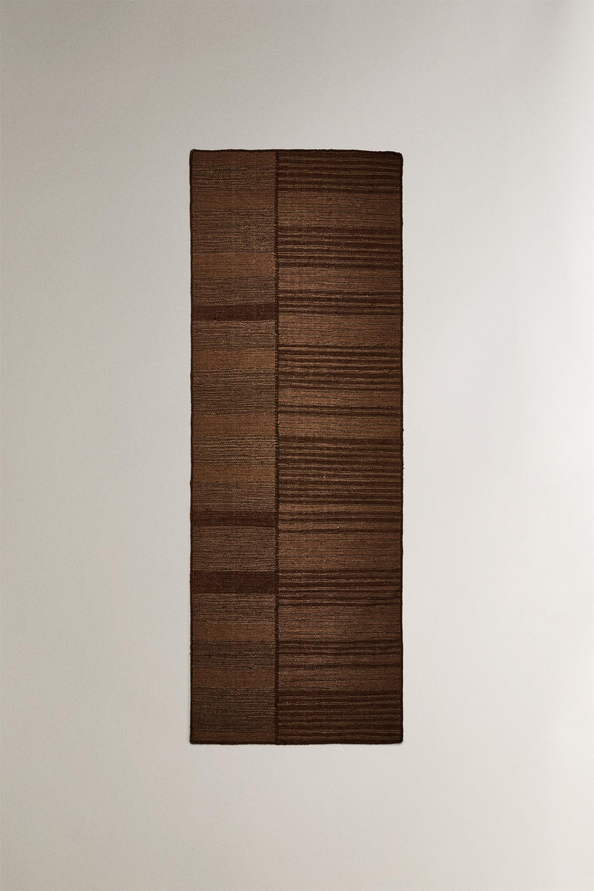 WOOL AREA RUG WITH CONTRASTING LINES