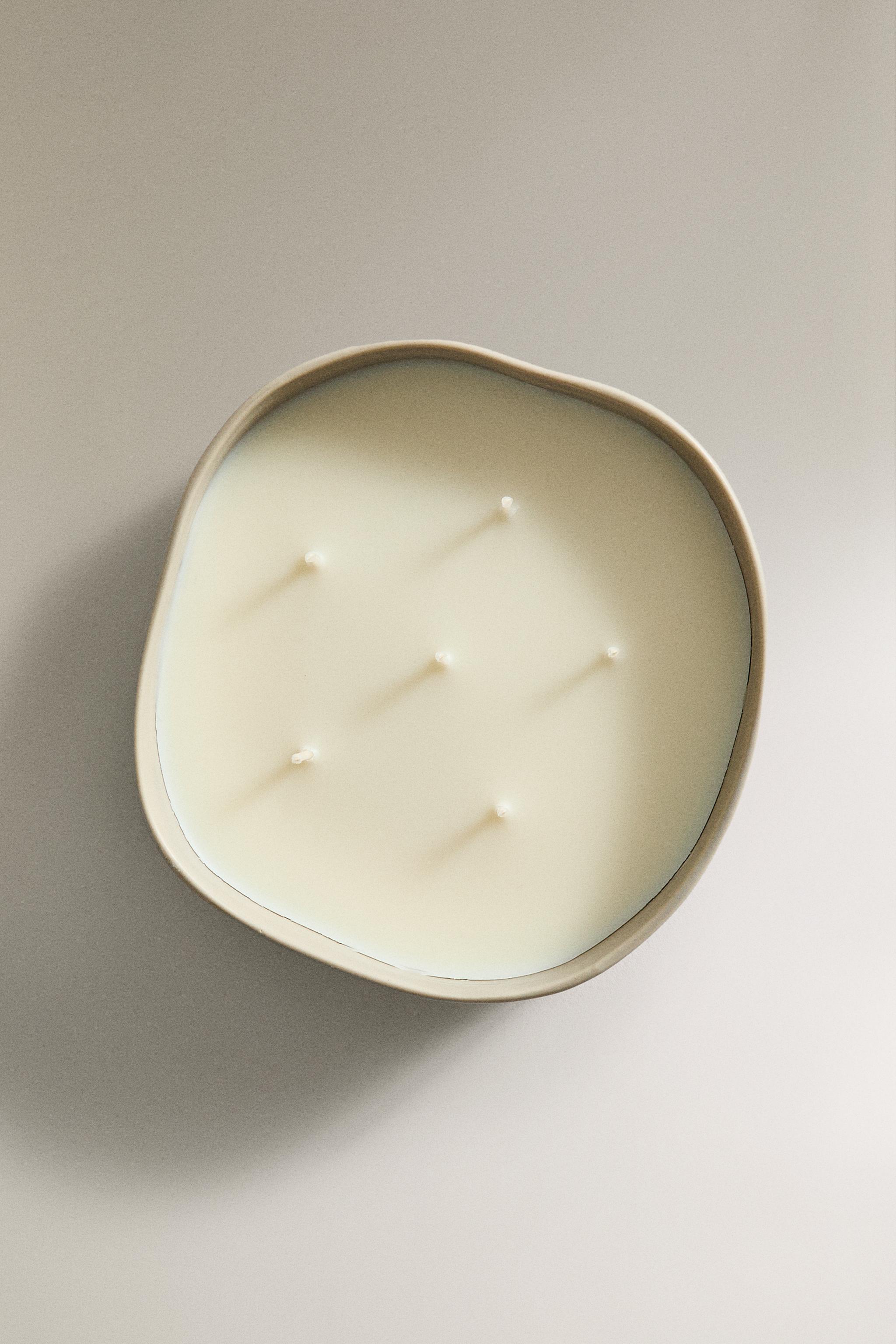 (590 G) FLOR DE NOVIEMBRE SCENTED CANDLE