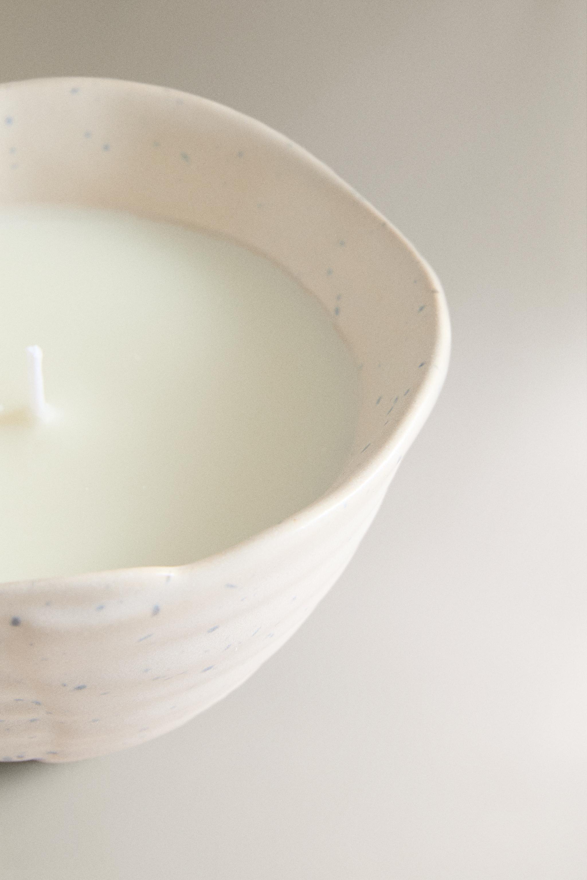 (120 G) CRÈME MIMOSA SCENTED CANDLE