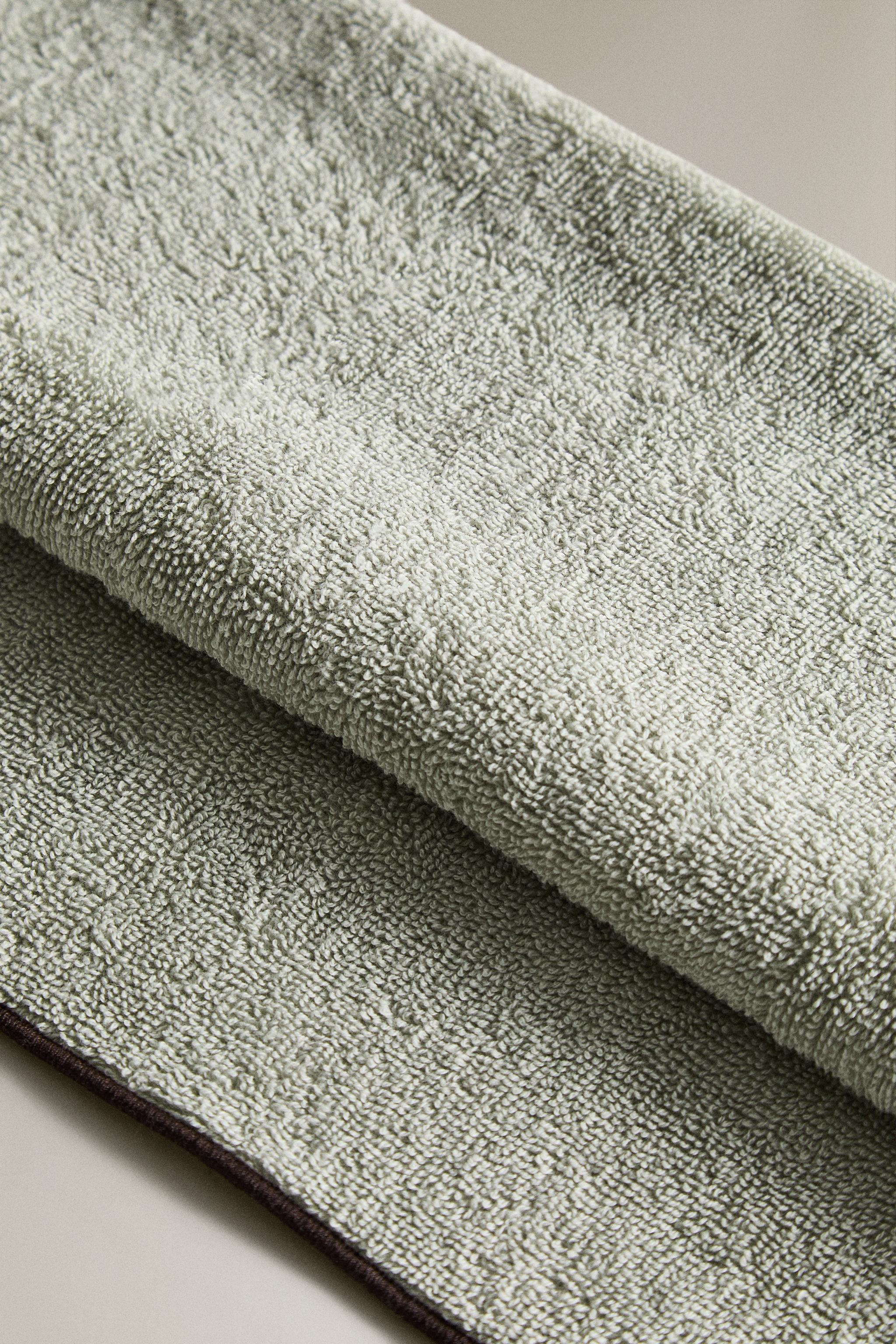OVERLOCK COTTON BATH TOWEL