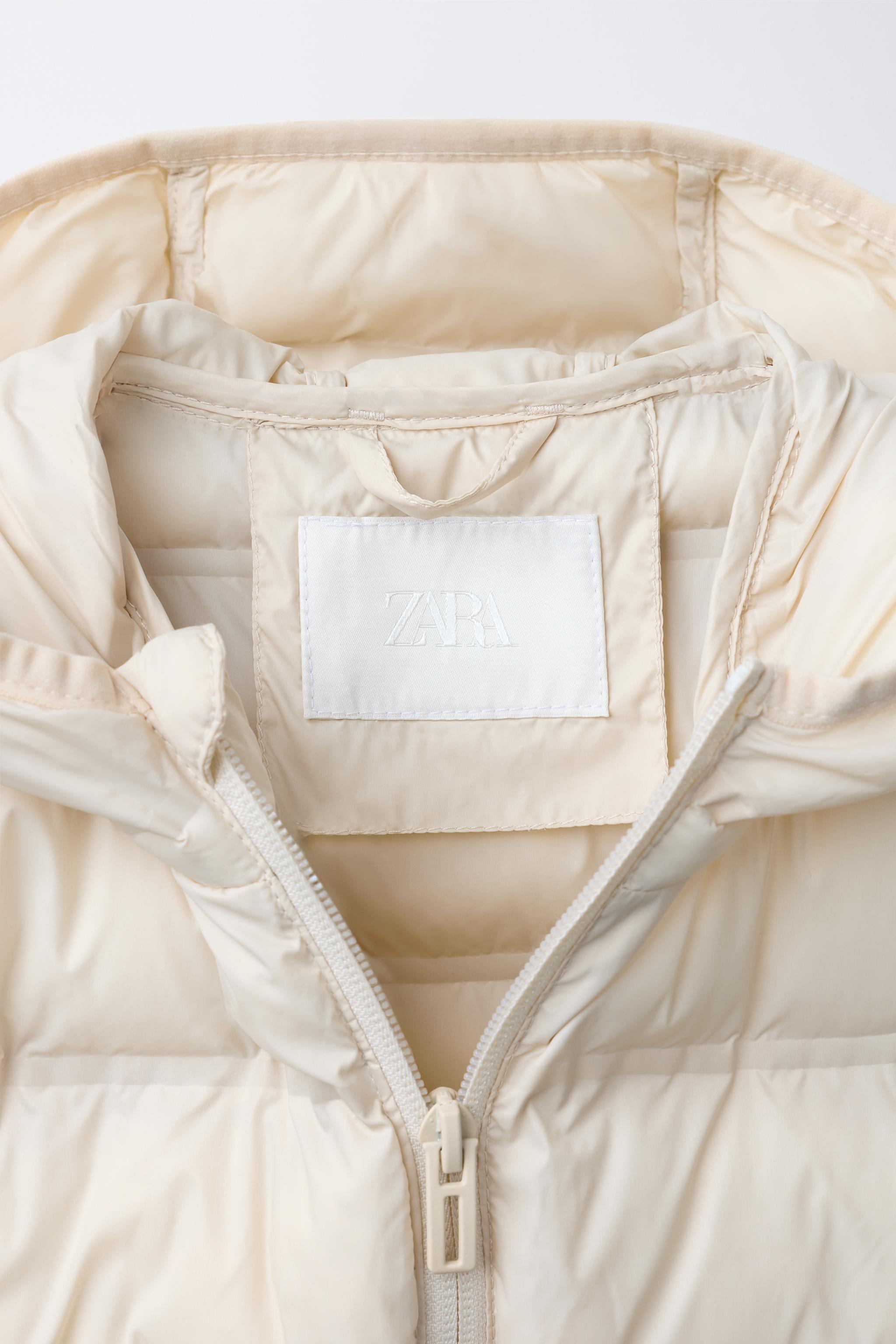 LIGHTWEIGHT HOODED PUFFER JACKET