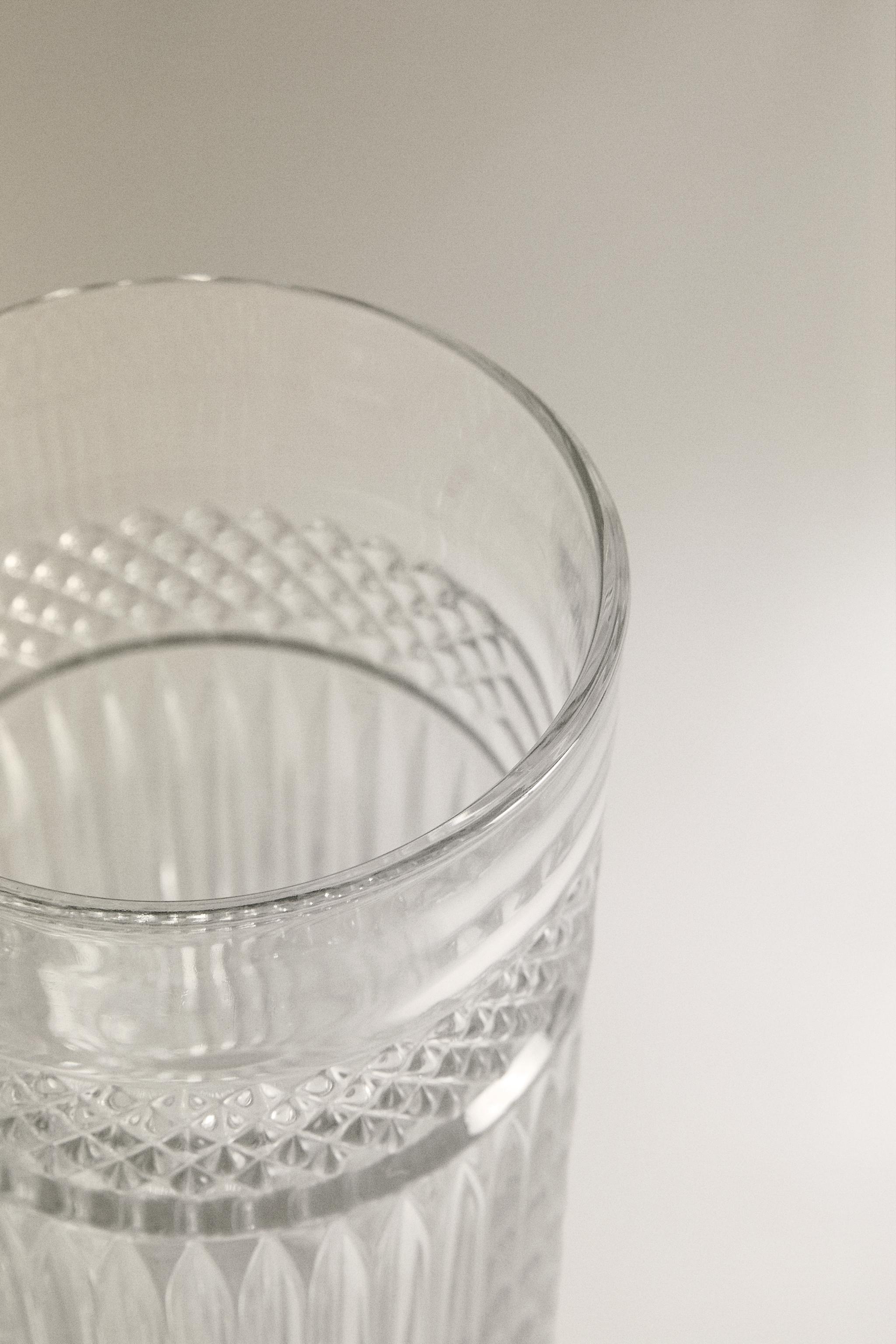 GLASS SOFT DRINK TUMBLER WITH RAISED DESIGN