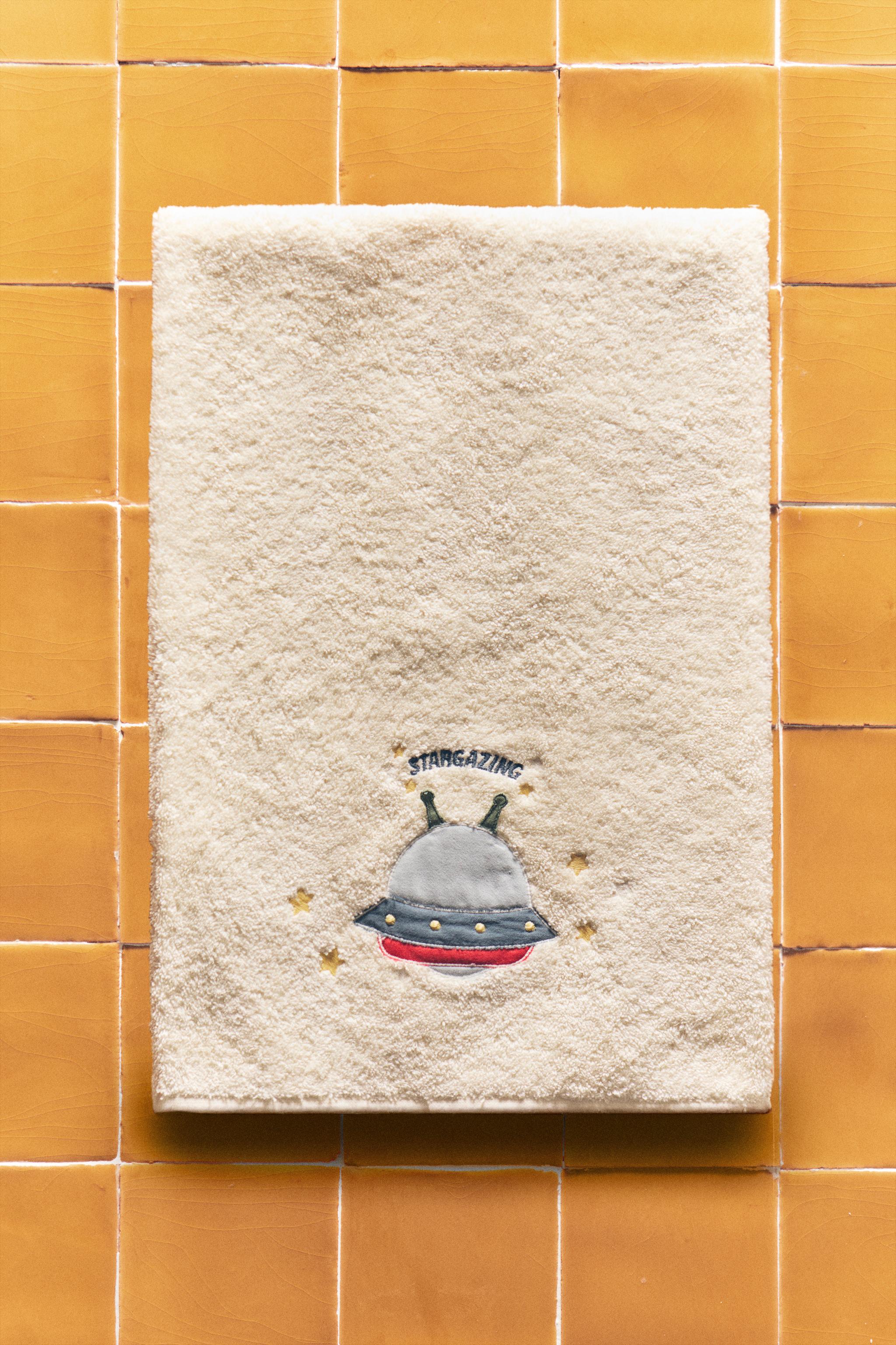 CHILDREN'S COTTON TERRYCLOTH SPACESHIP TOWEL