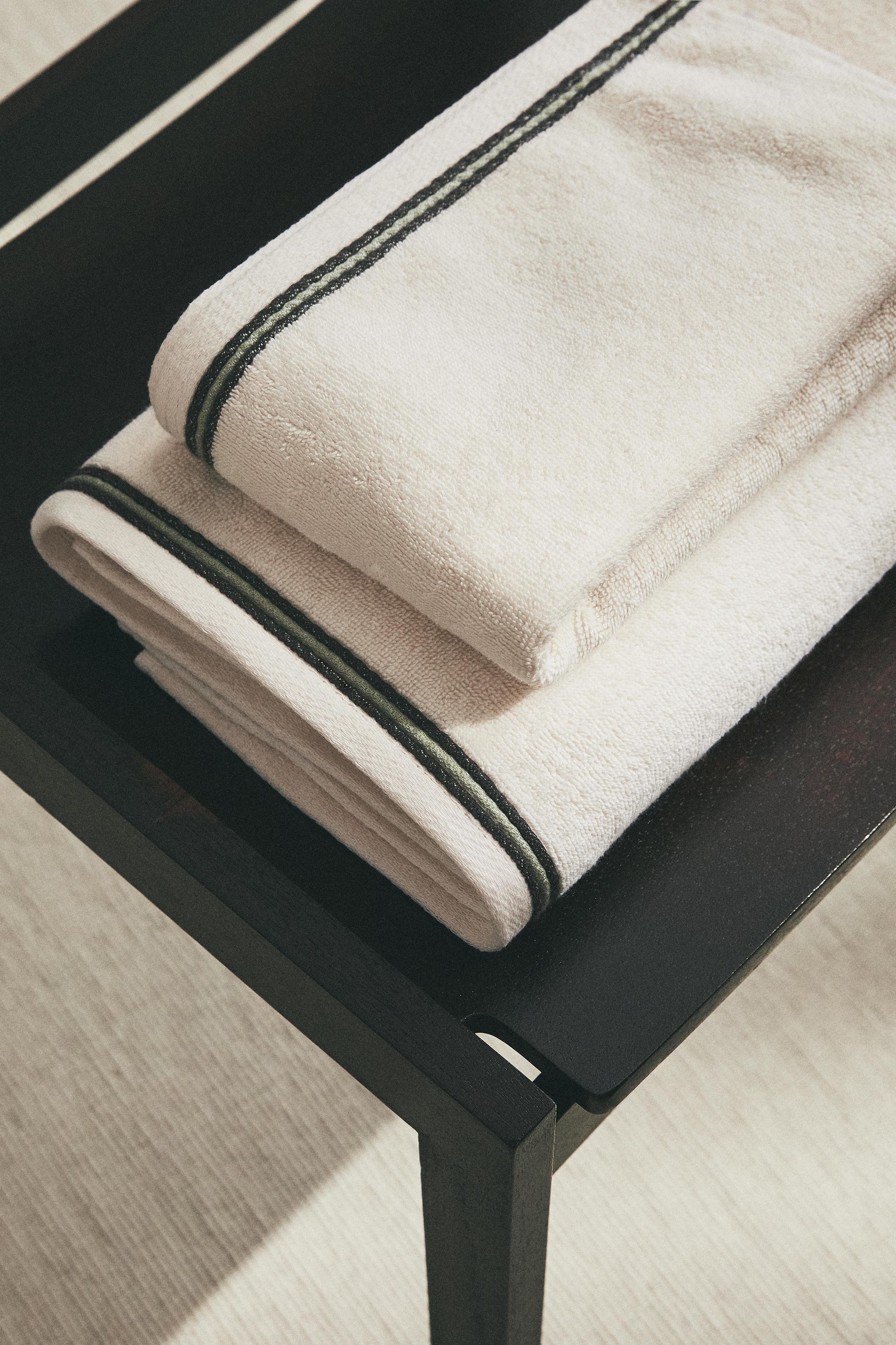 DOUBLE-TRIM COTTON TOWEL