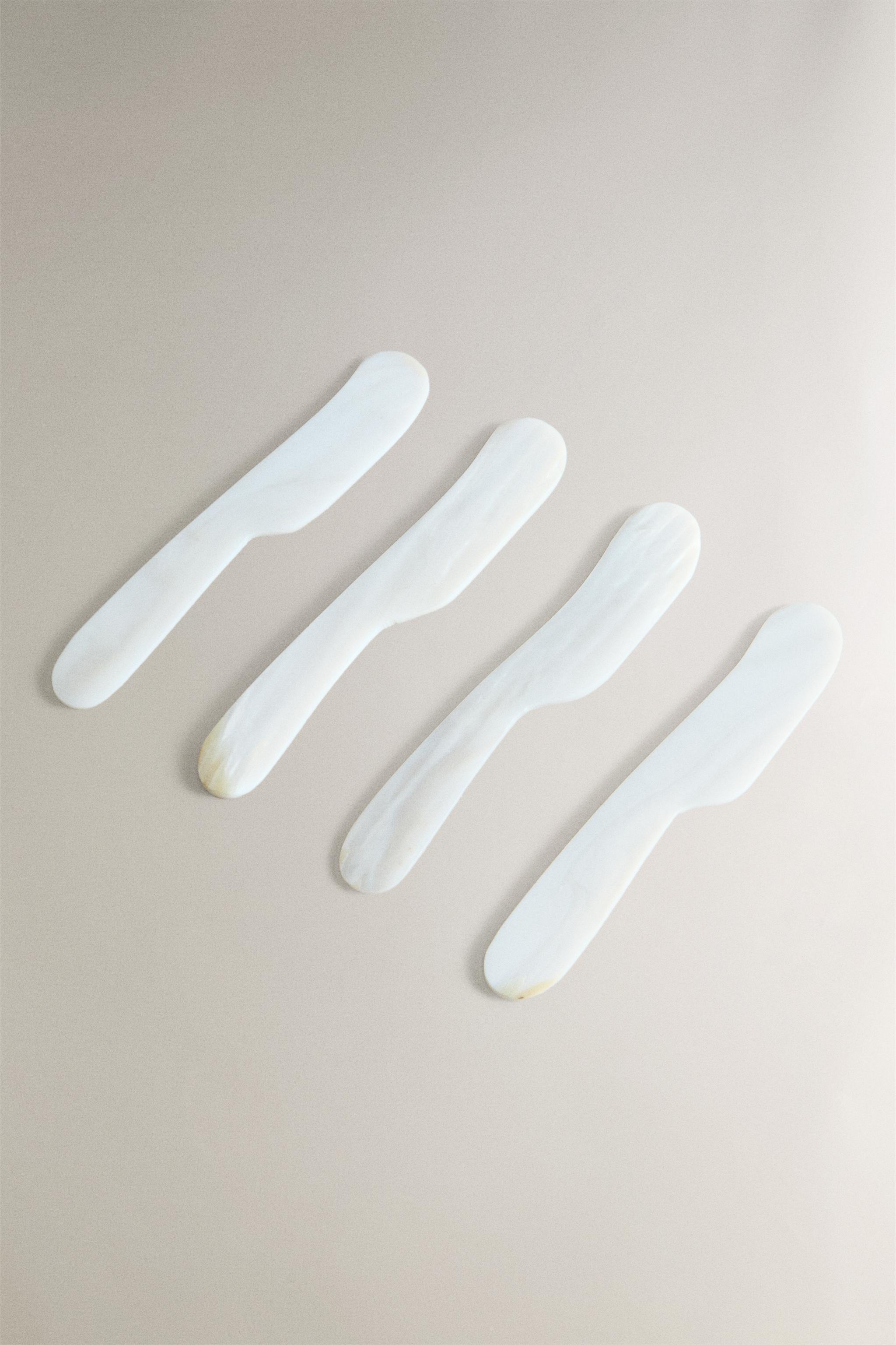 SET OF MOTHER-OF-PEARL BUTTER KNIVES (SET OF 4)