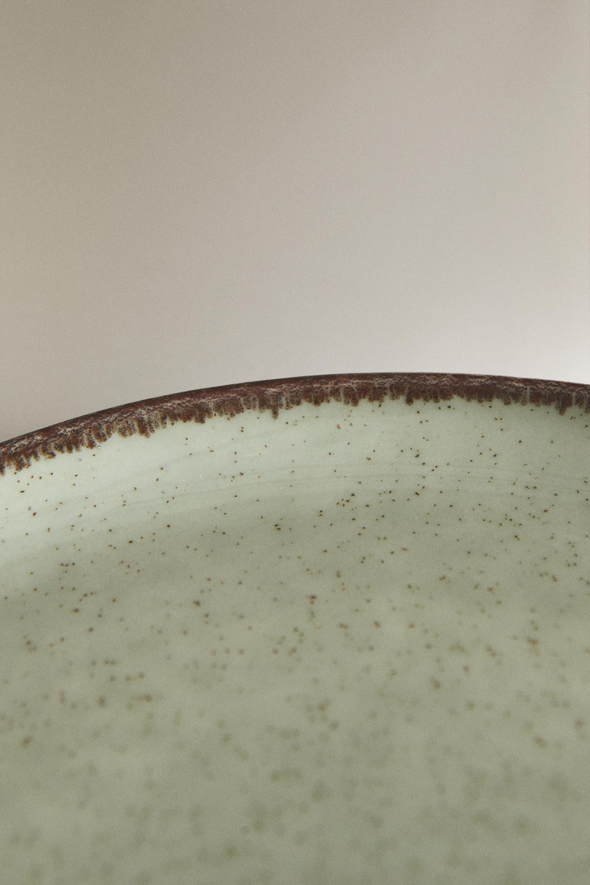 PORCELAIN SIDE PLATE WITH ANTIQUE FINISH RIM