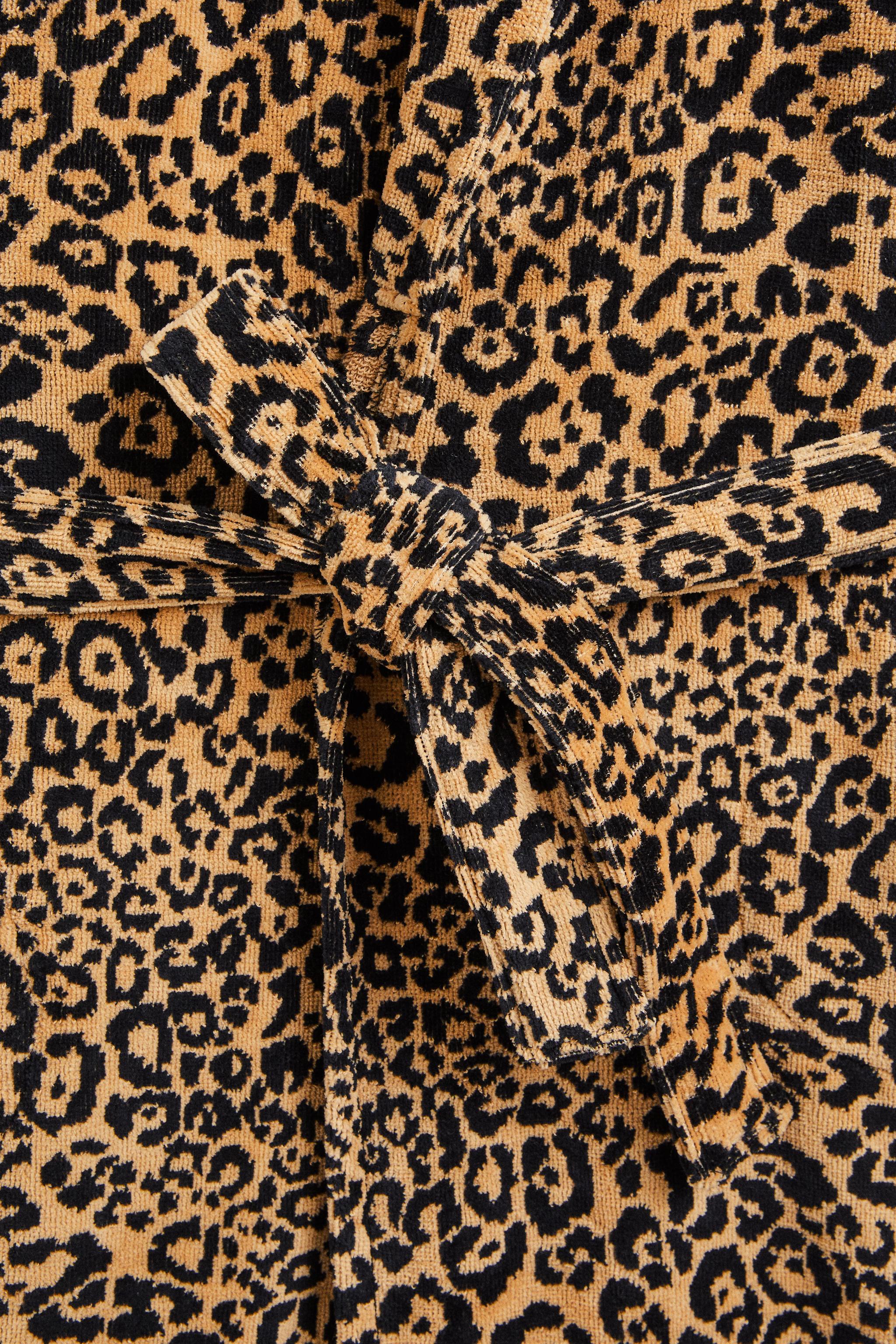 ANIMAL PRINT JACQUARD BATHROBE (400 GXM²)