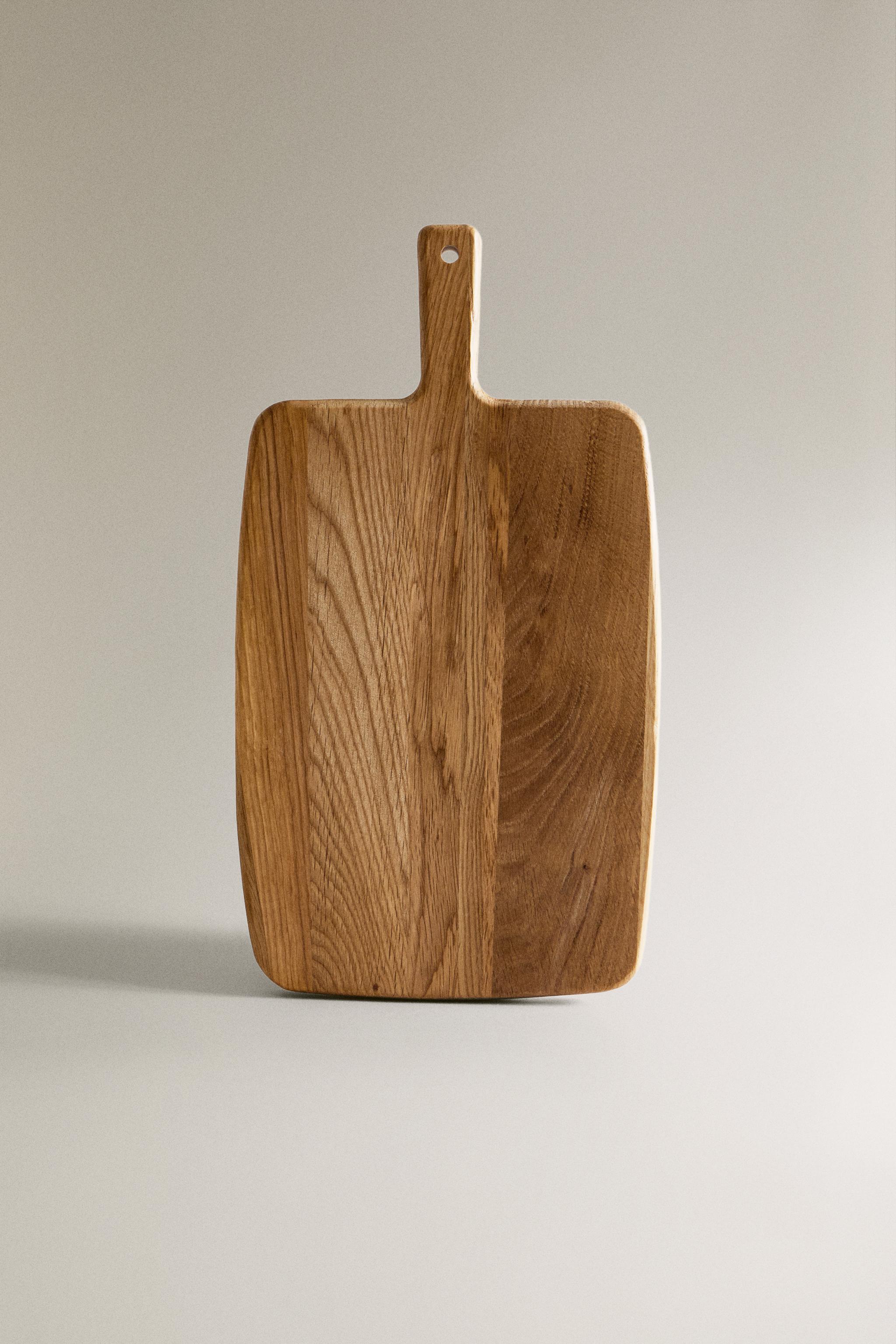 WOODEN CUTTING BOARD