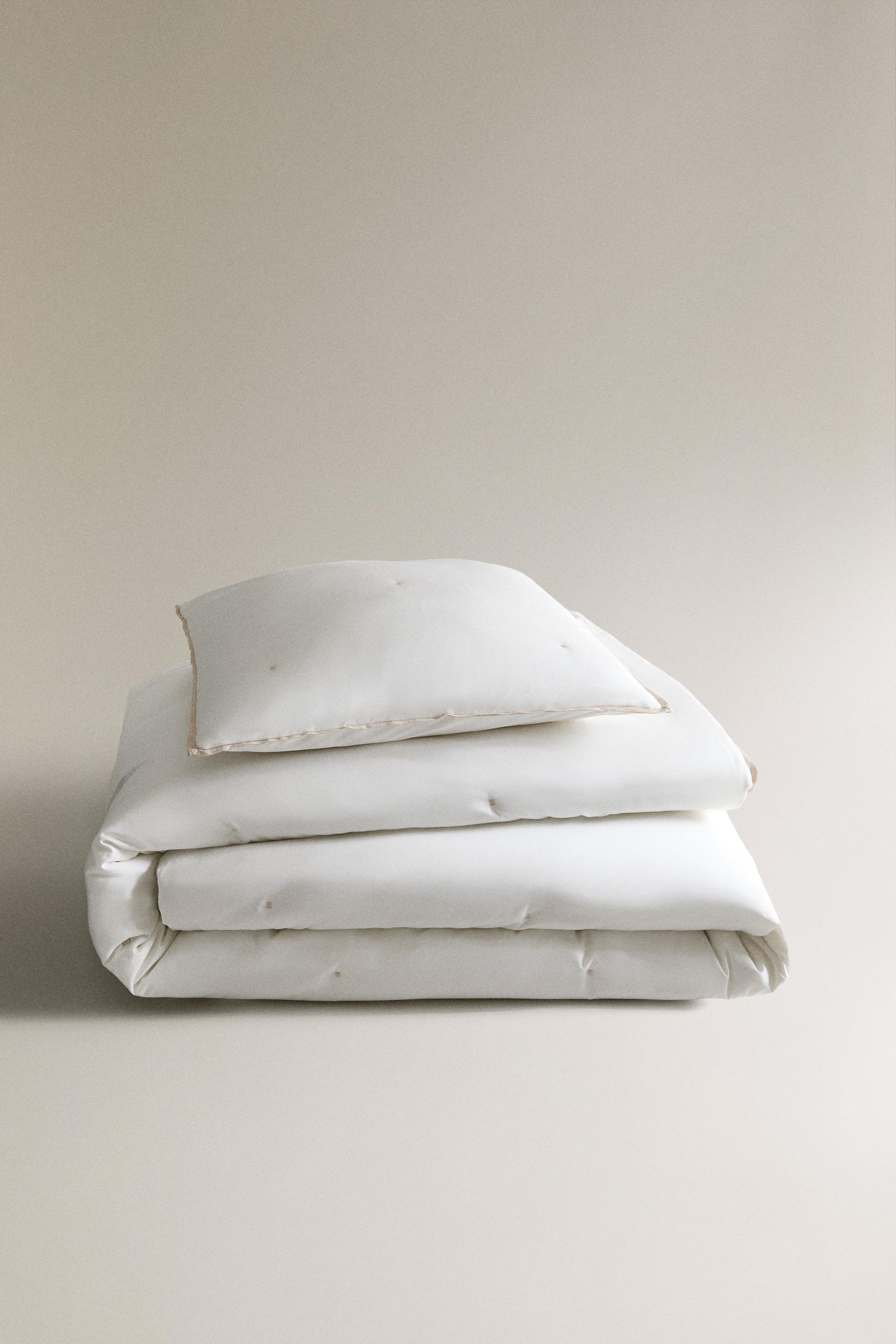 LINEN SATEEN QUILT WITH DOTTED STITCHING