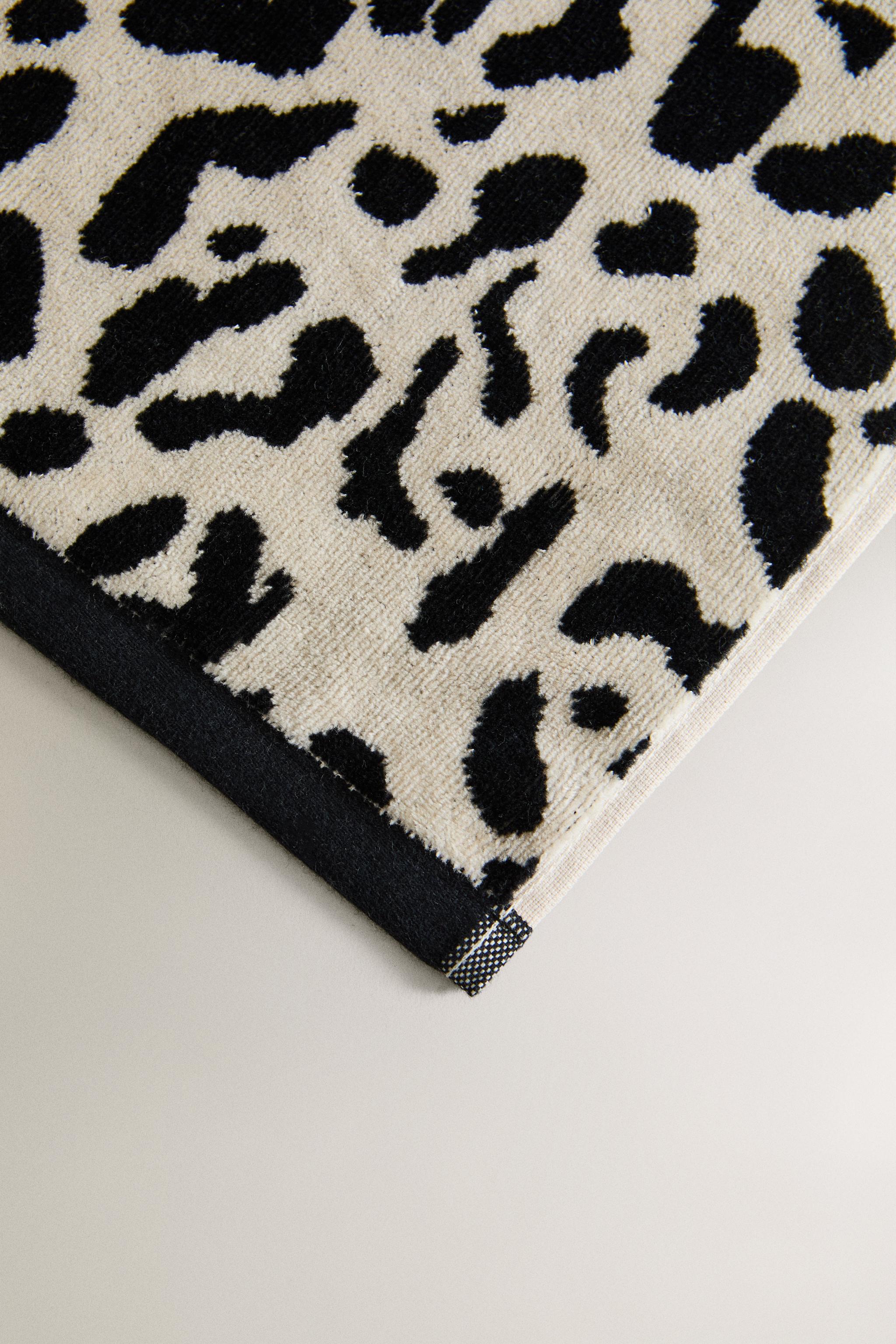 ANIMAL PRINT VELOUR BATH TOWEL