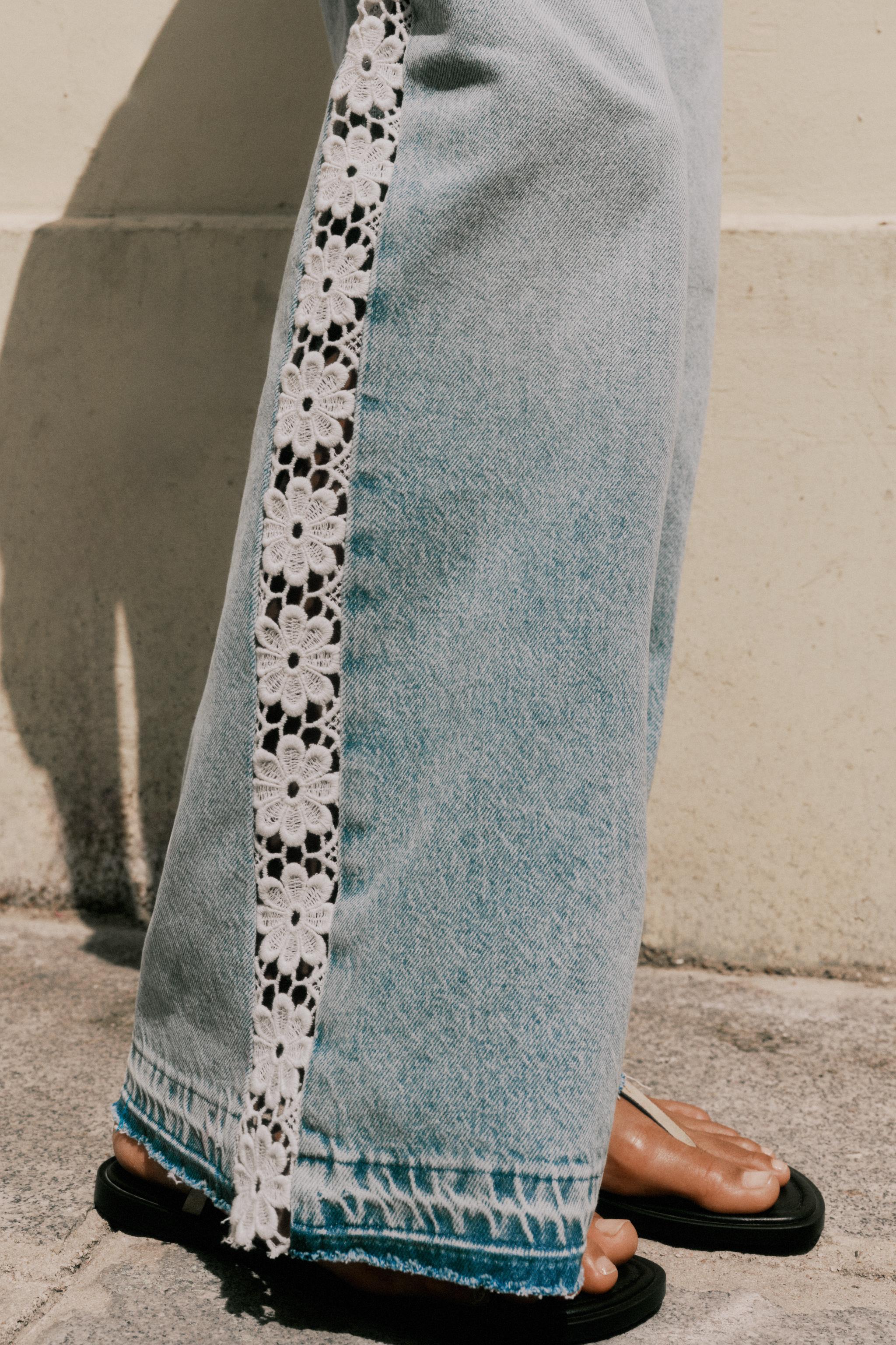 Z1975 HIGH WAIST WIDE LEG JEANS WITH CROCHET DETAIL