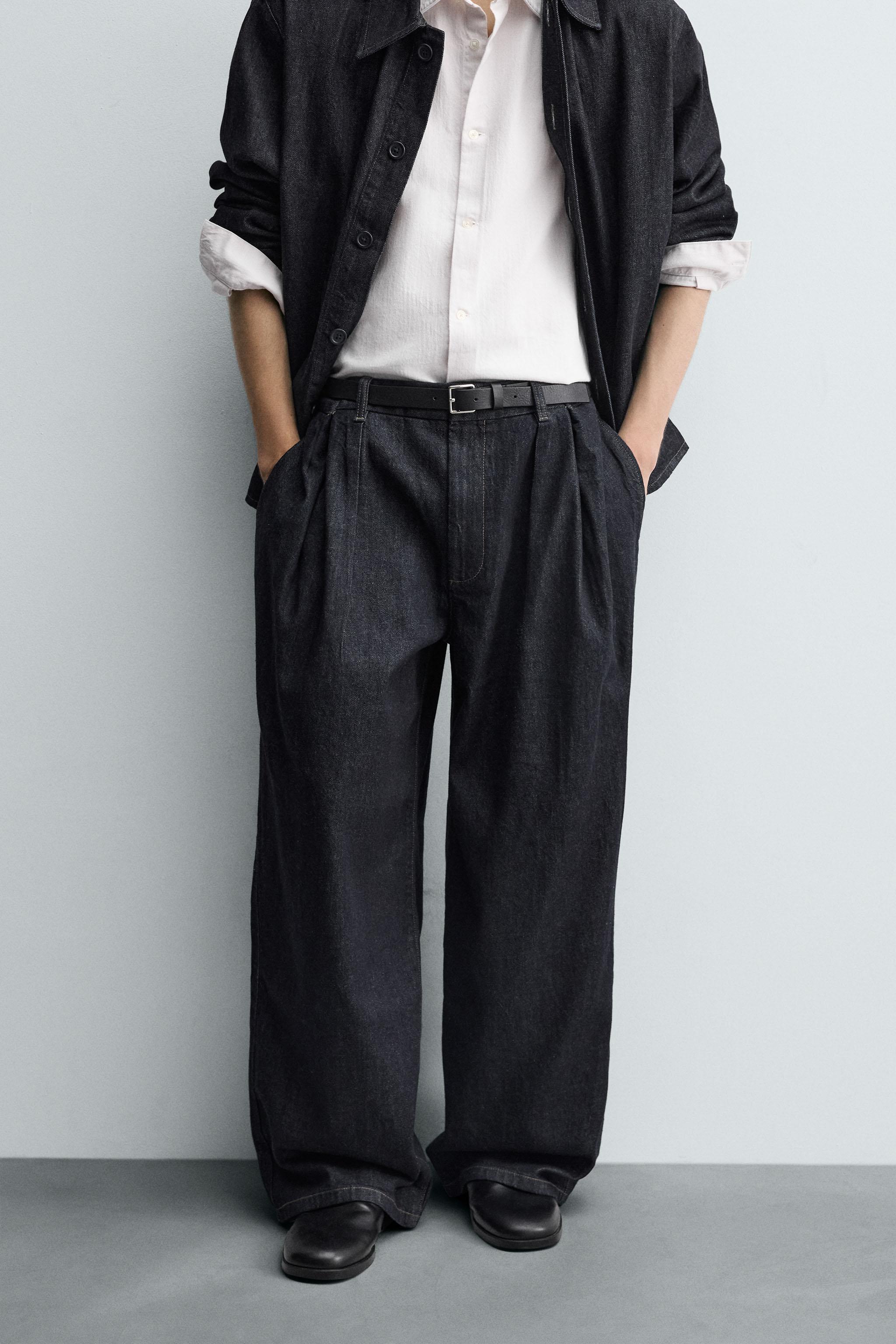 PLEATED WIDE FIT JEANS