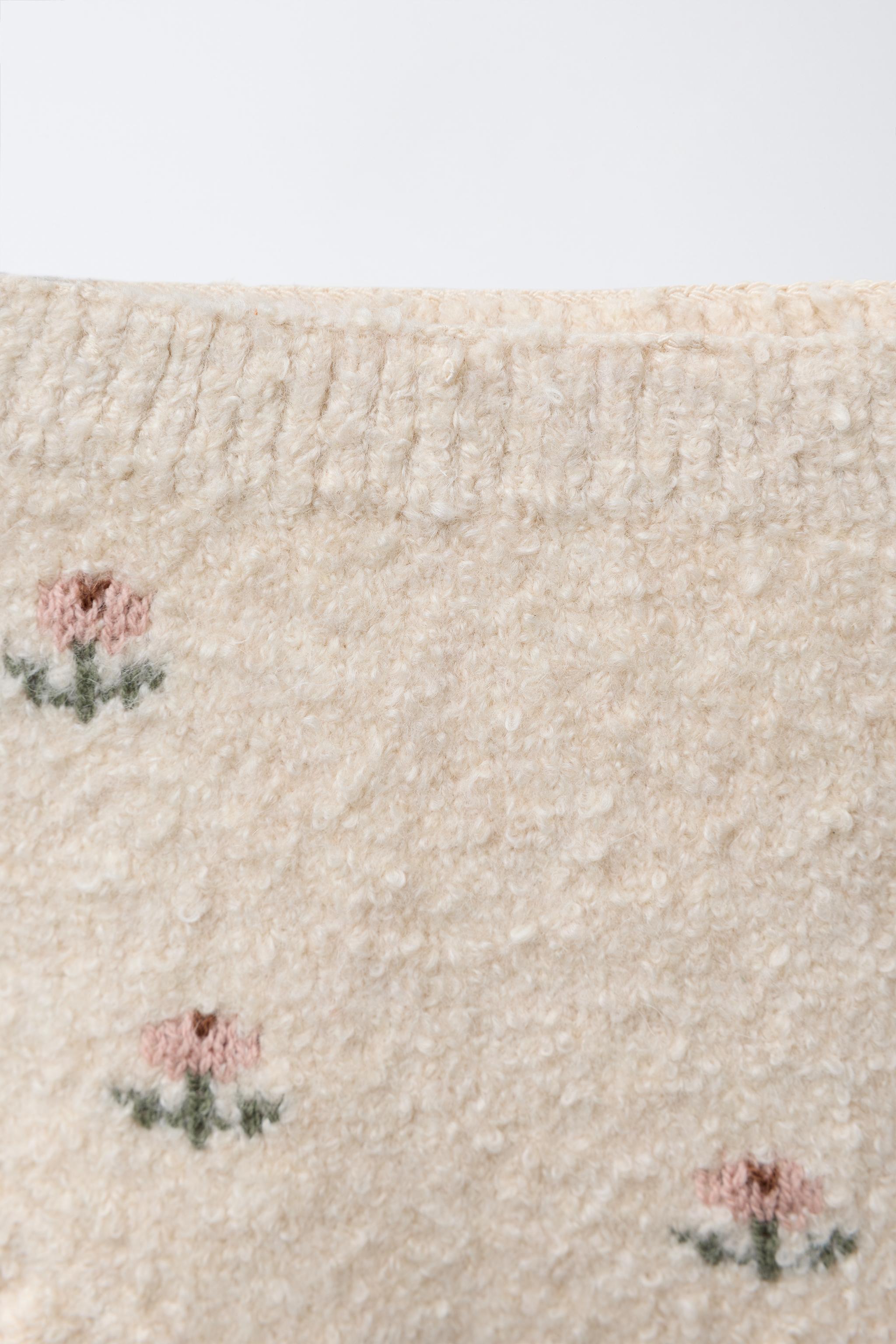 FLORAL EMBROIDERY KNIT BOTTOMS