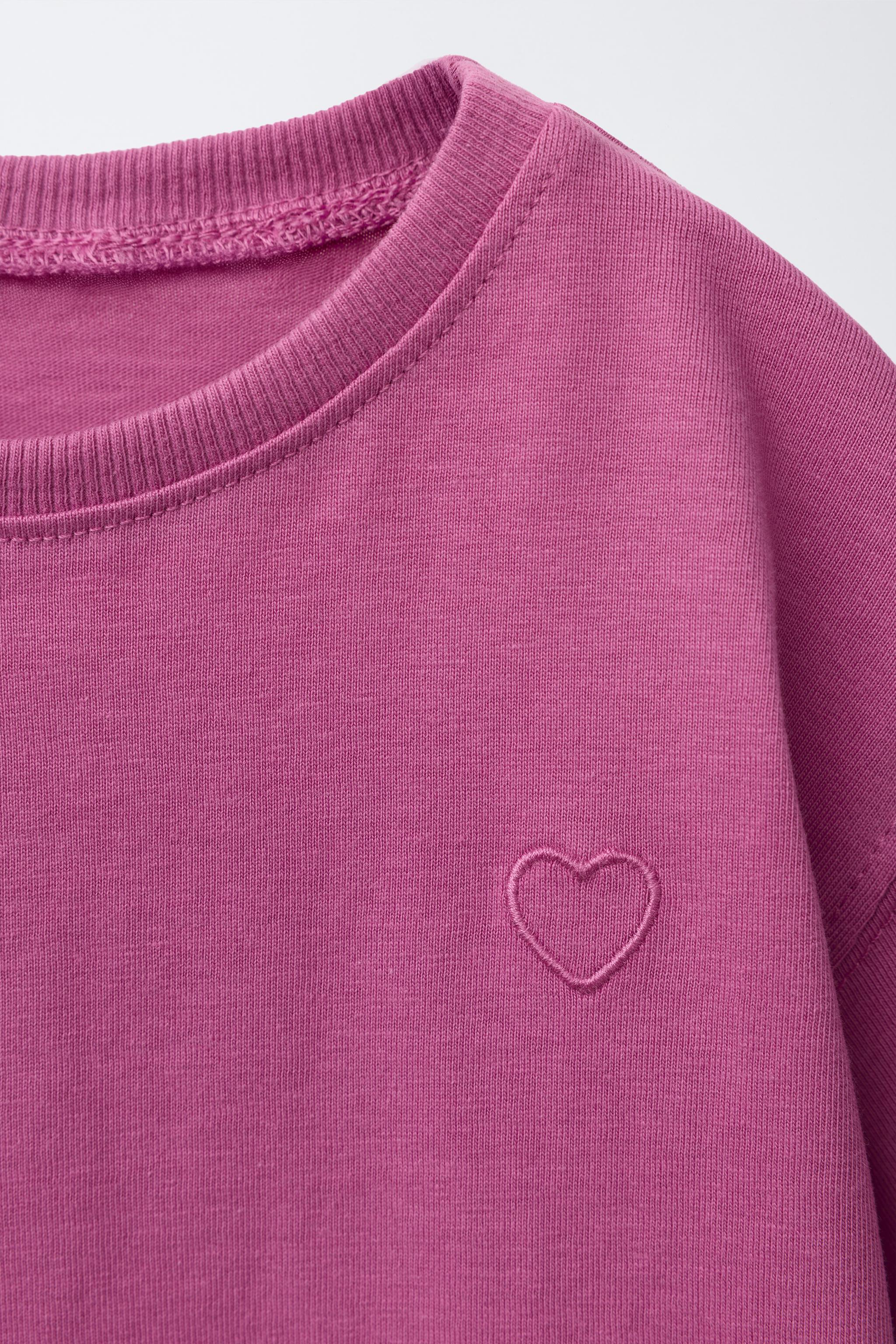 BASIC EMBROIDERED HEART T-SHIRT