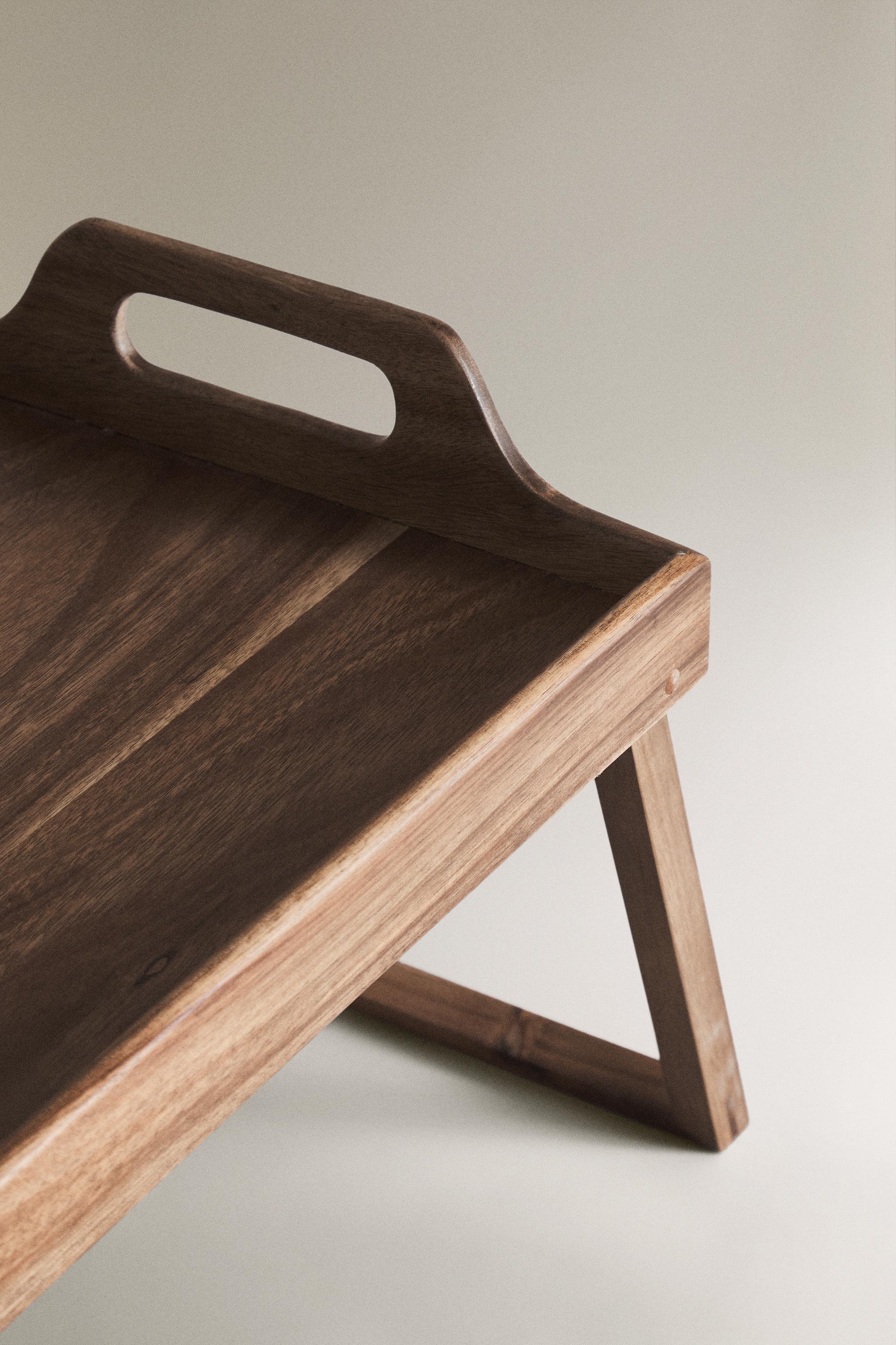 FOLDABLE TRAY WITH HANDLES