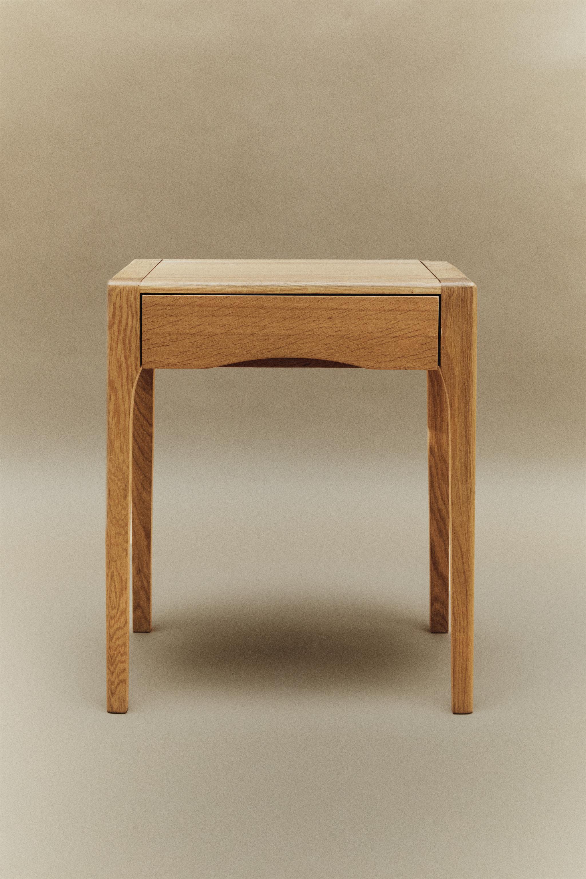 OAK NIGHTSTAND WITH DRAWER