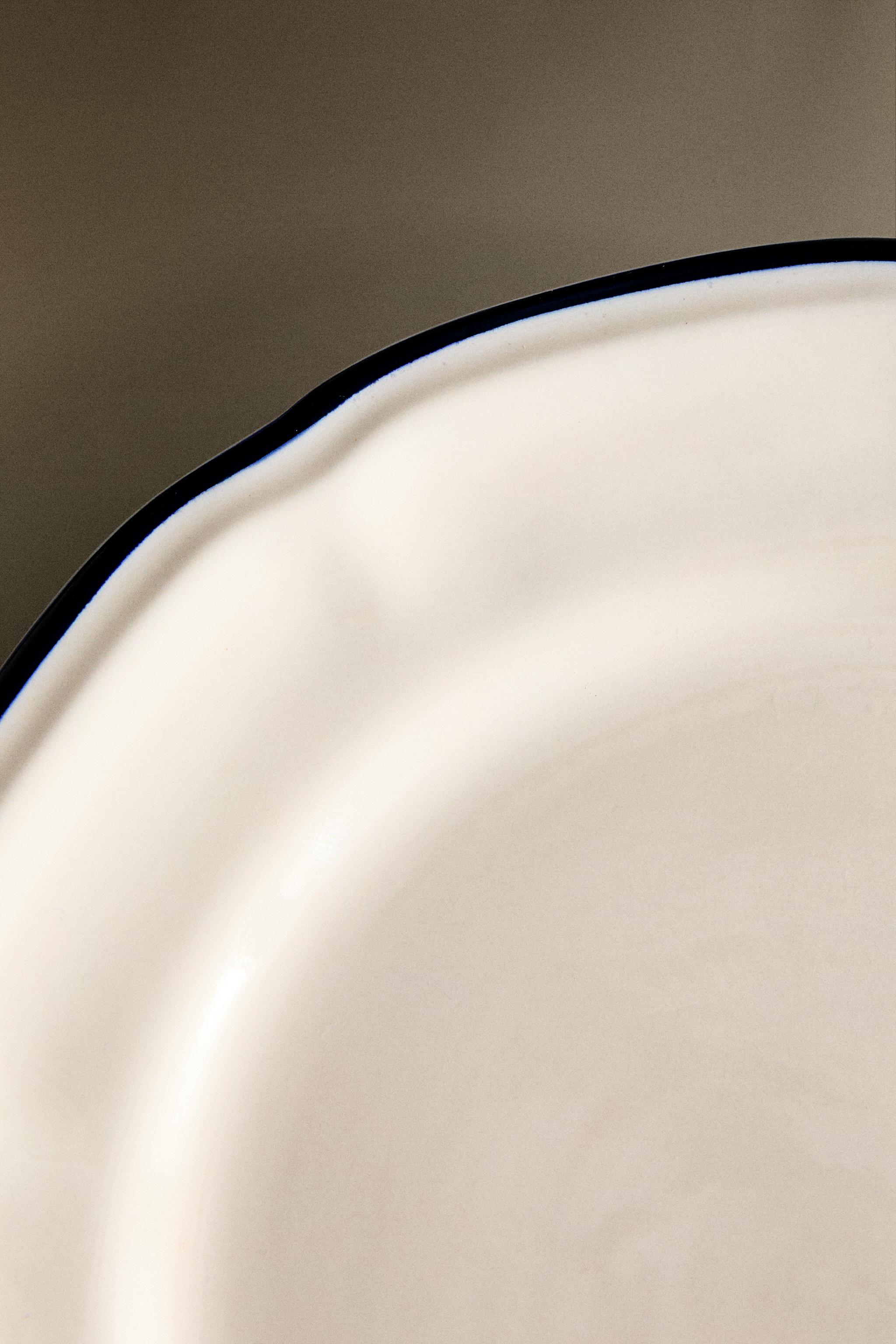 DESSERT PLATE WITH CONTRAST RIM