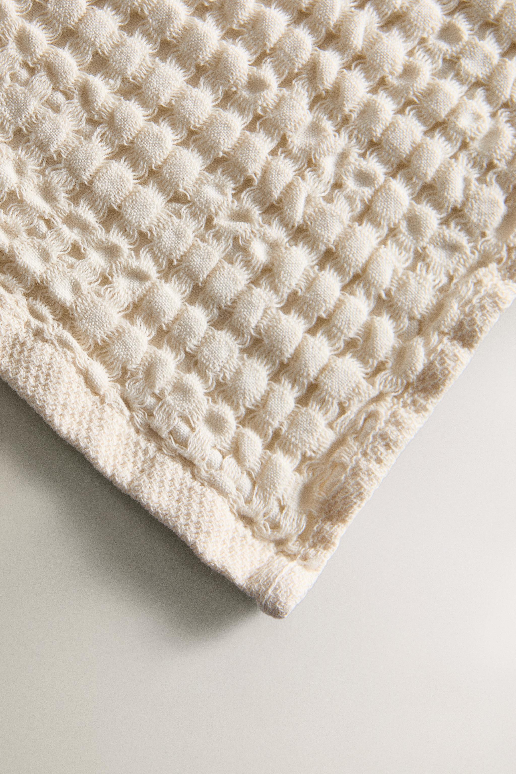 CHUNKY WAFFLE-KNIT BATH TOWEL