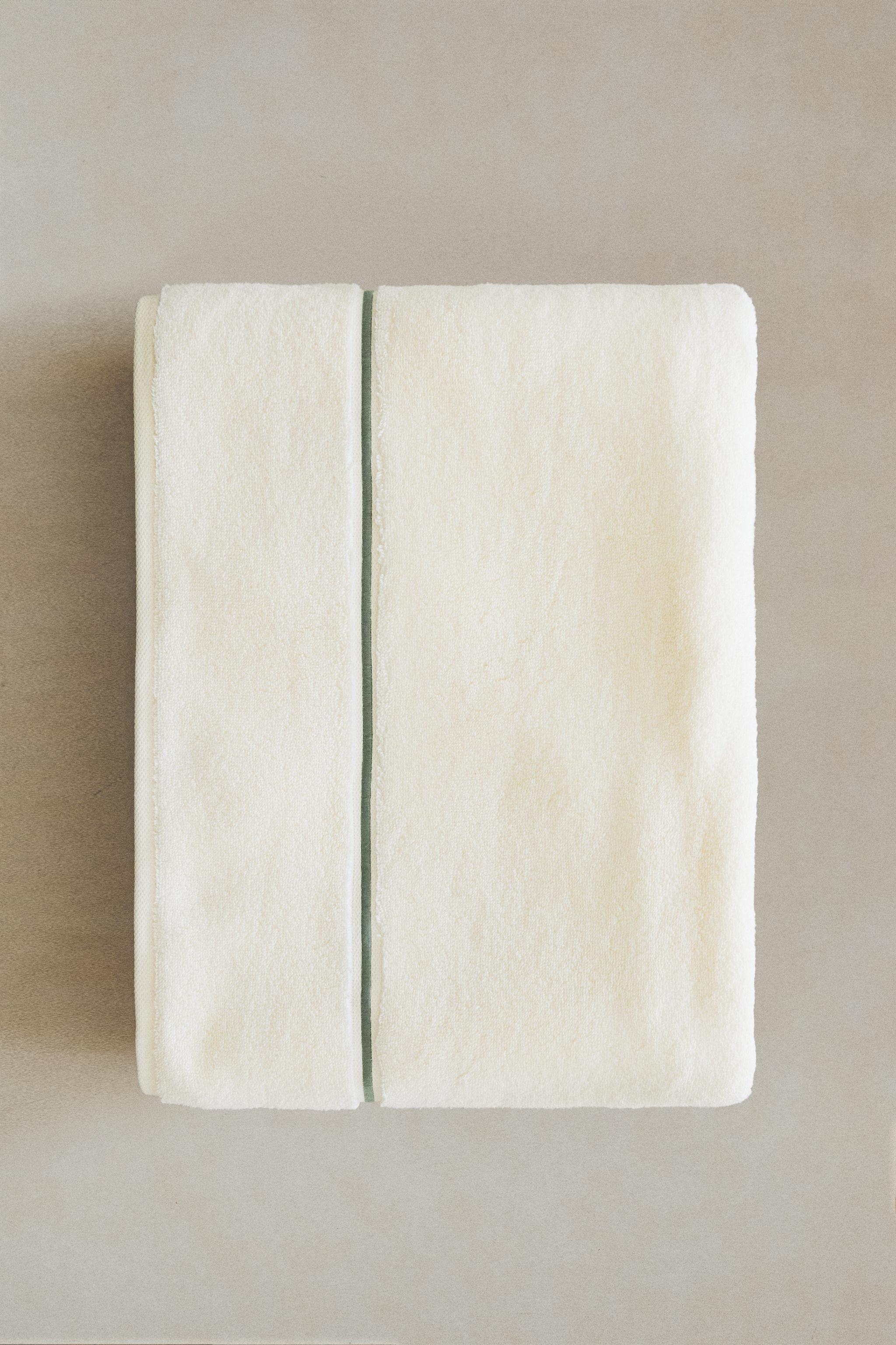 EMBROIDERED TRIM BATH TOWEL