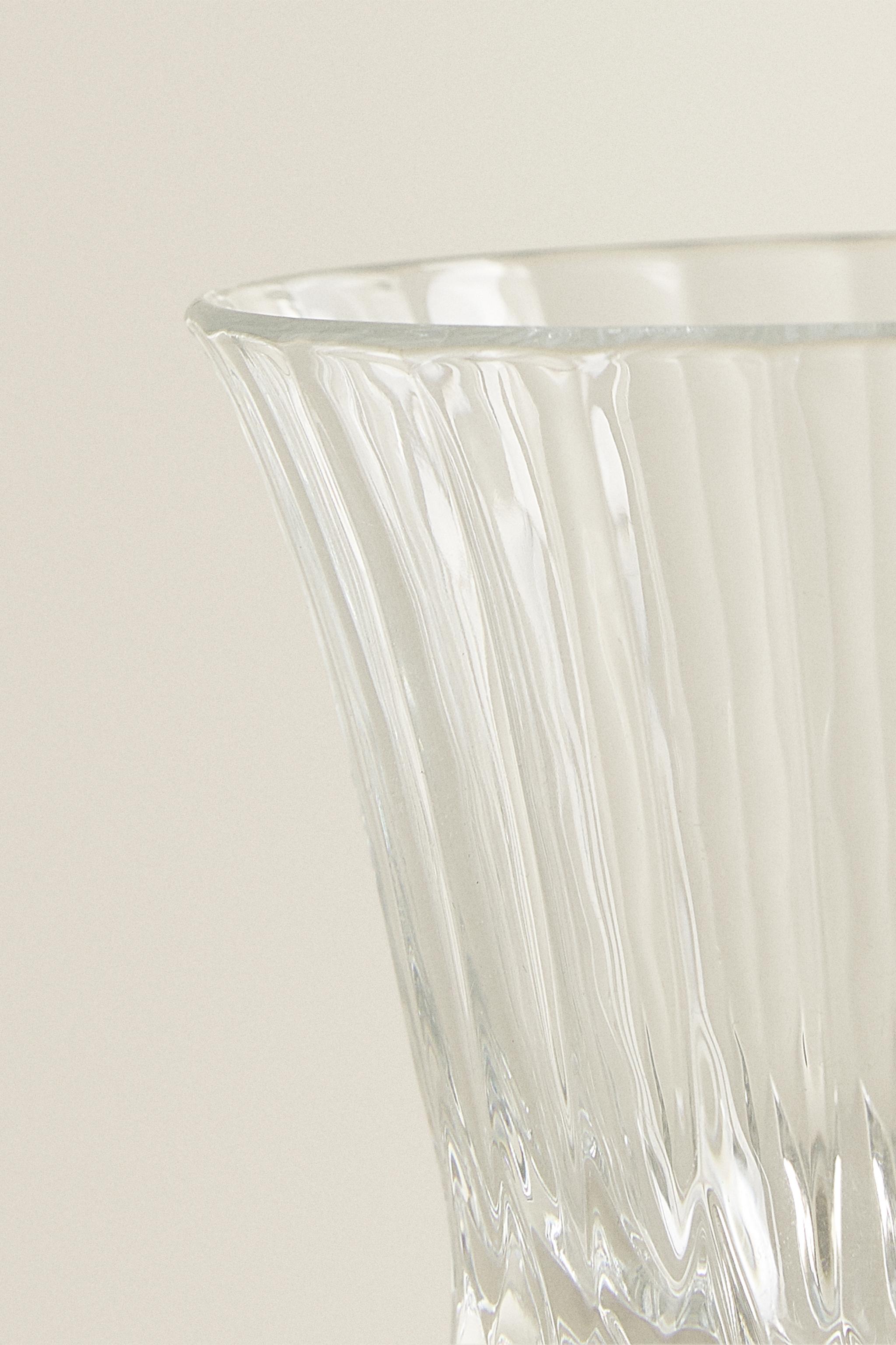 ENGRAVED-EFFECT CRYSTALLINE WINE GLASS