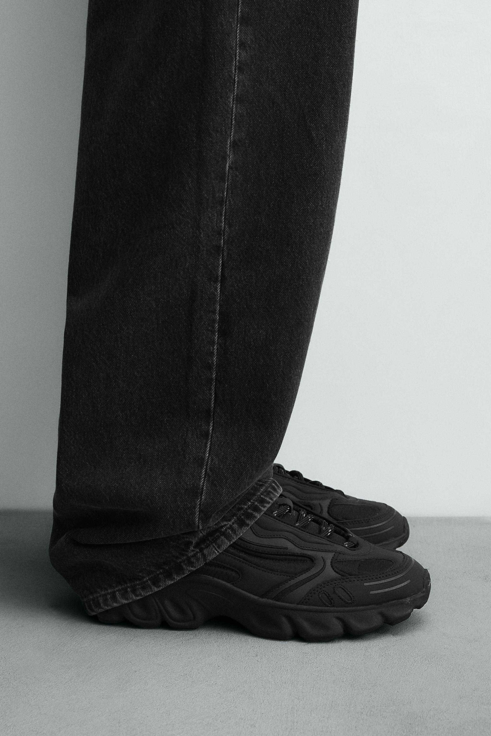 CHUNKY SOLE SNEAKERS