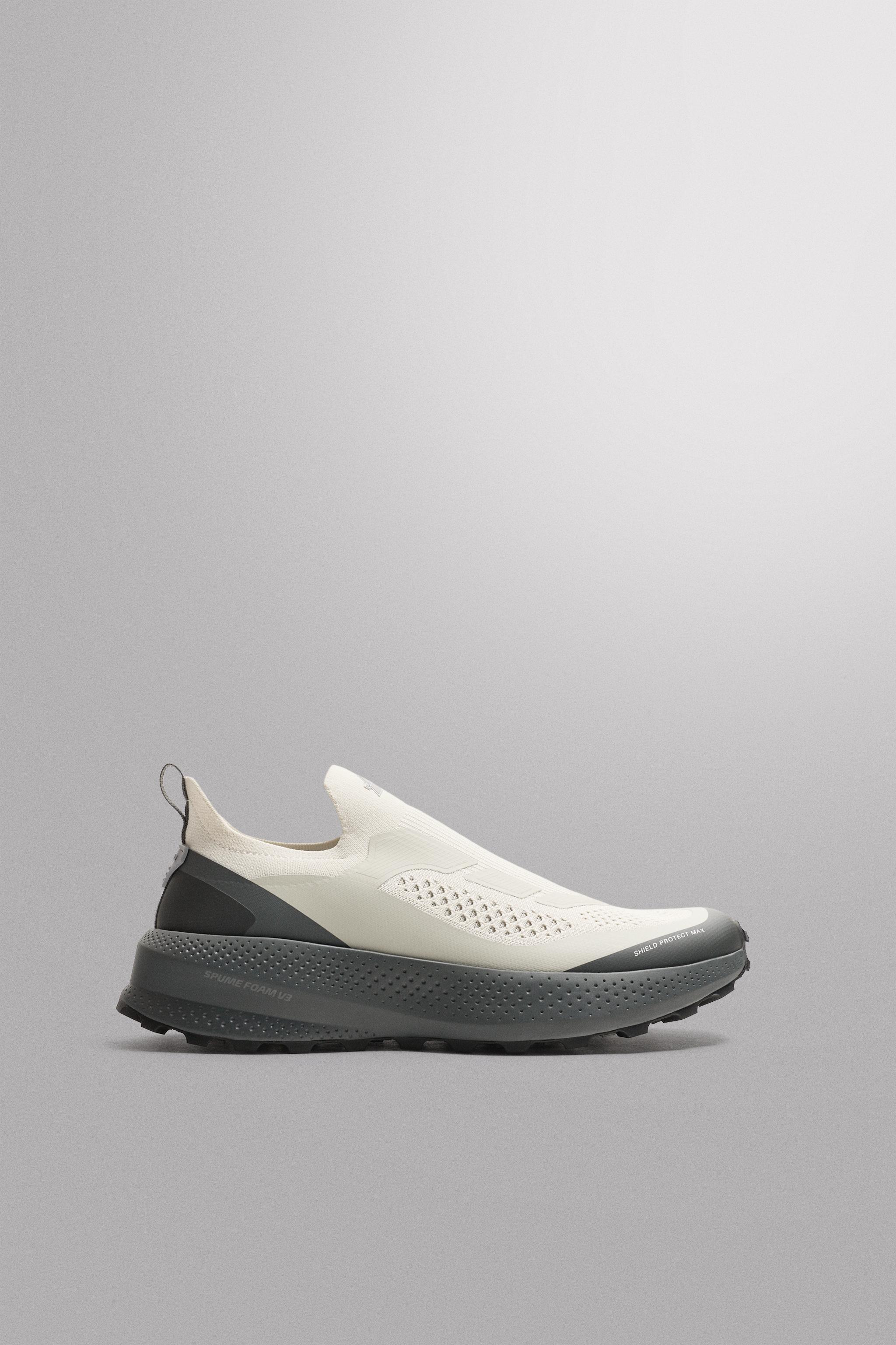 LACELESS SNEAKERS