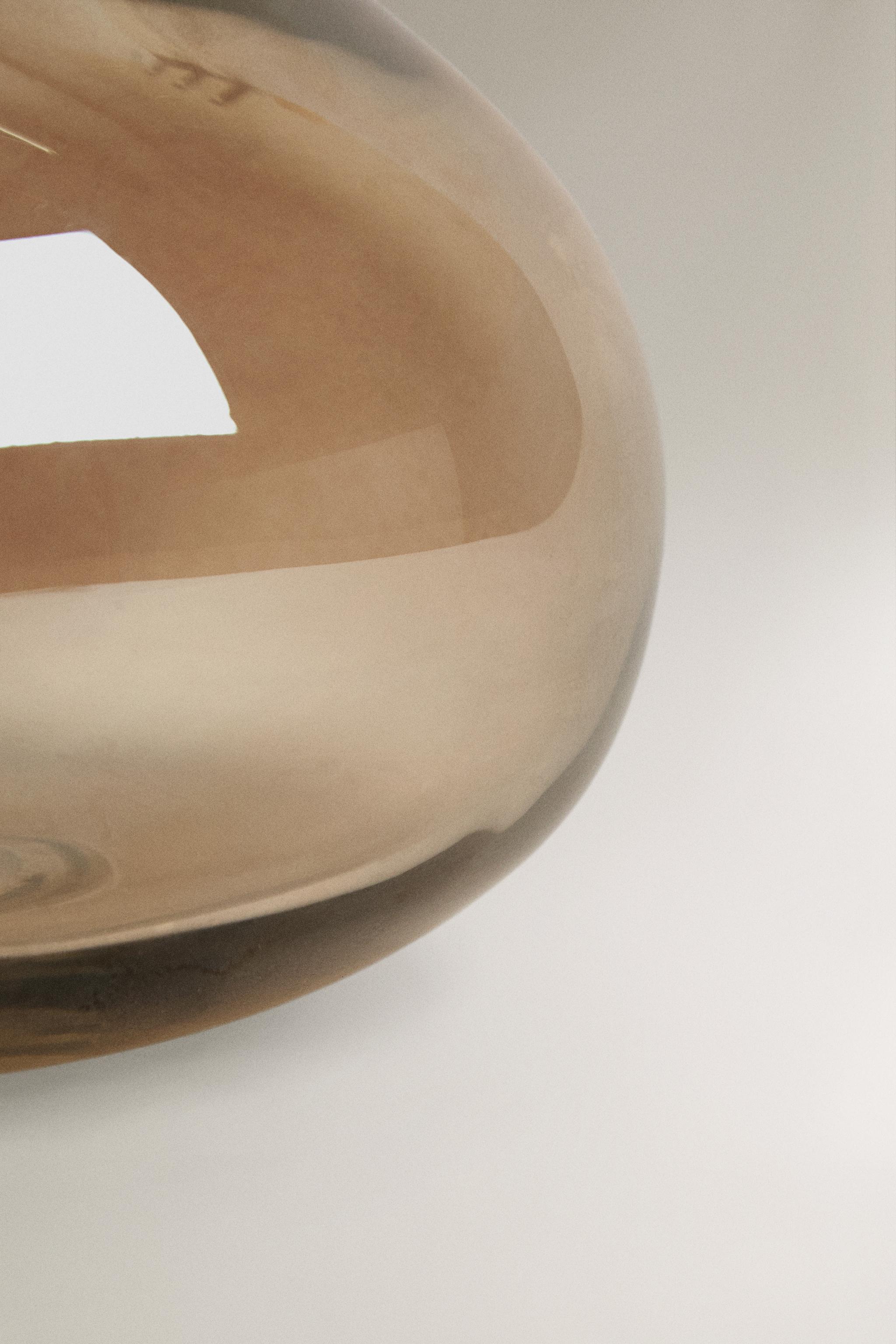 LOW SHINY GLASS VASE