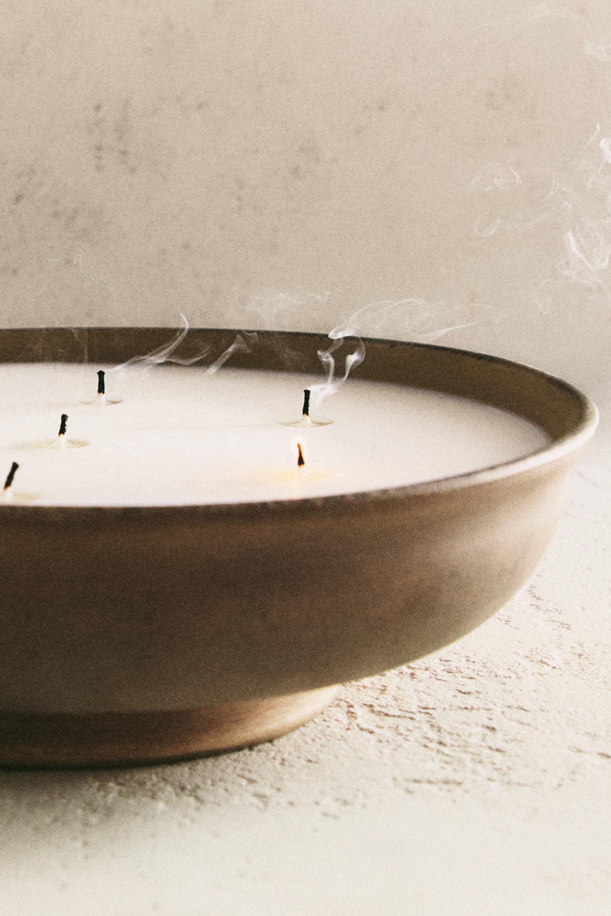 (1200 G) INCENSE LEATHER SCENTED CANDLE