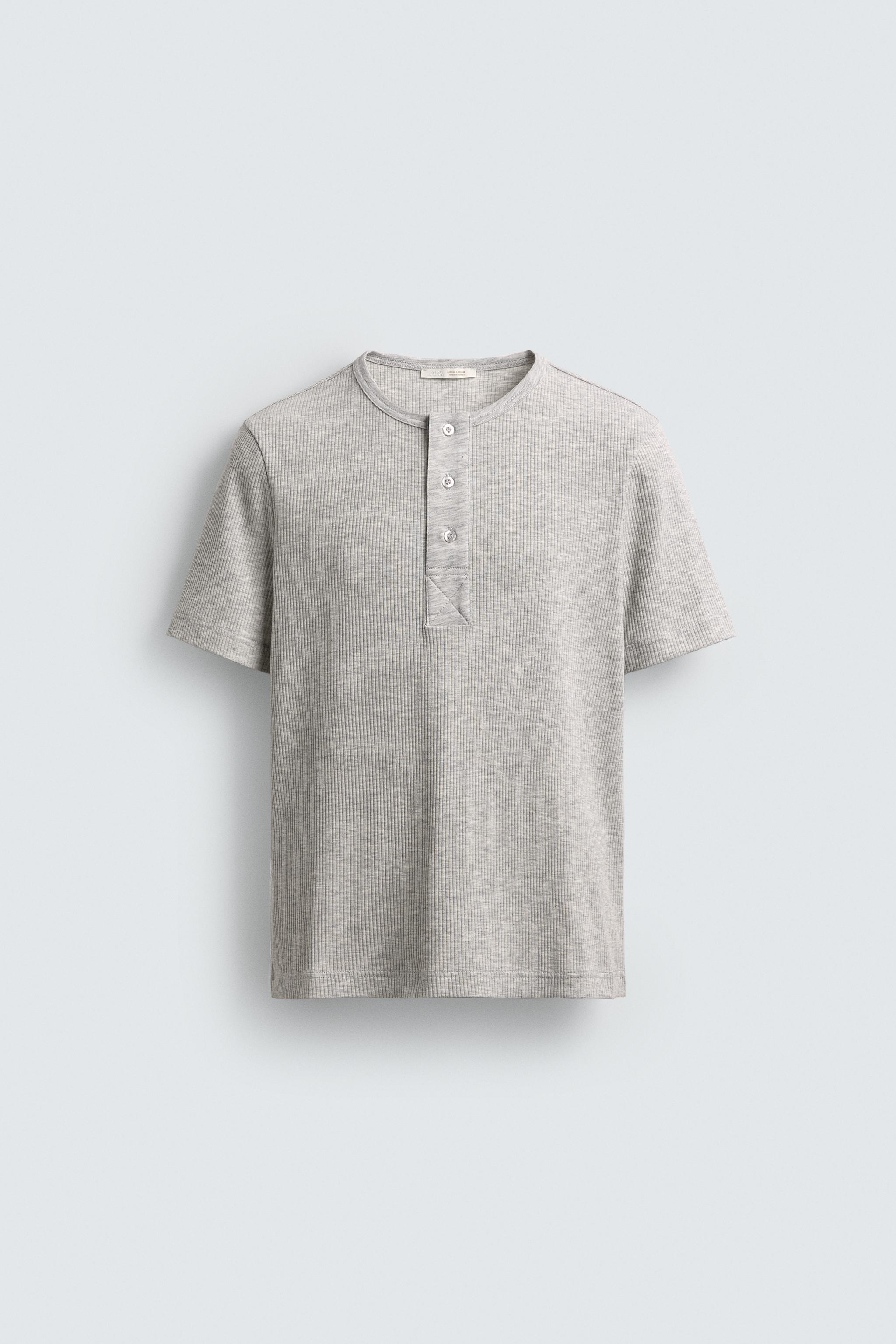 BUTTON-NECK T-SHIRT