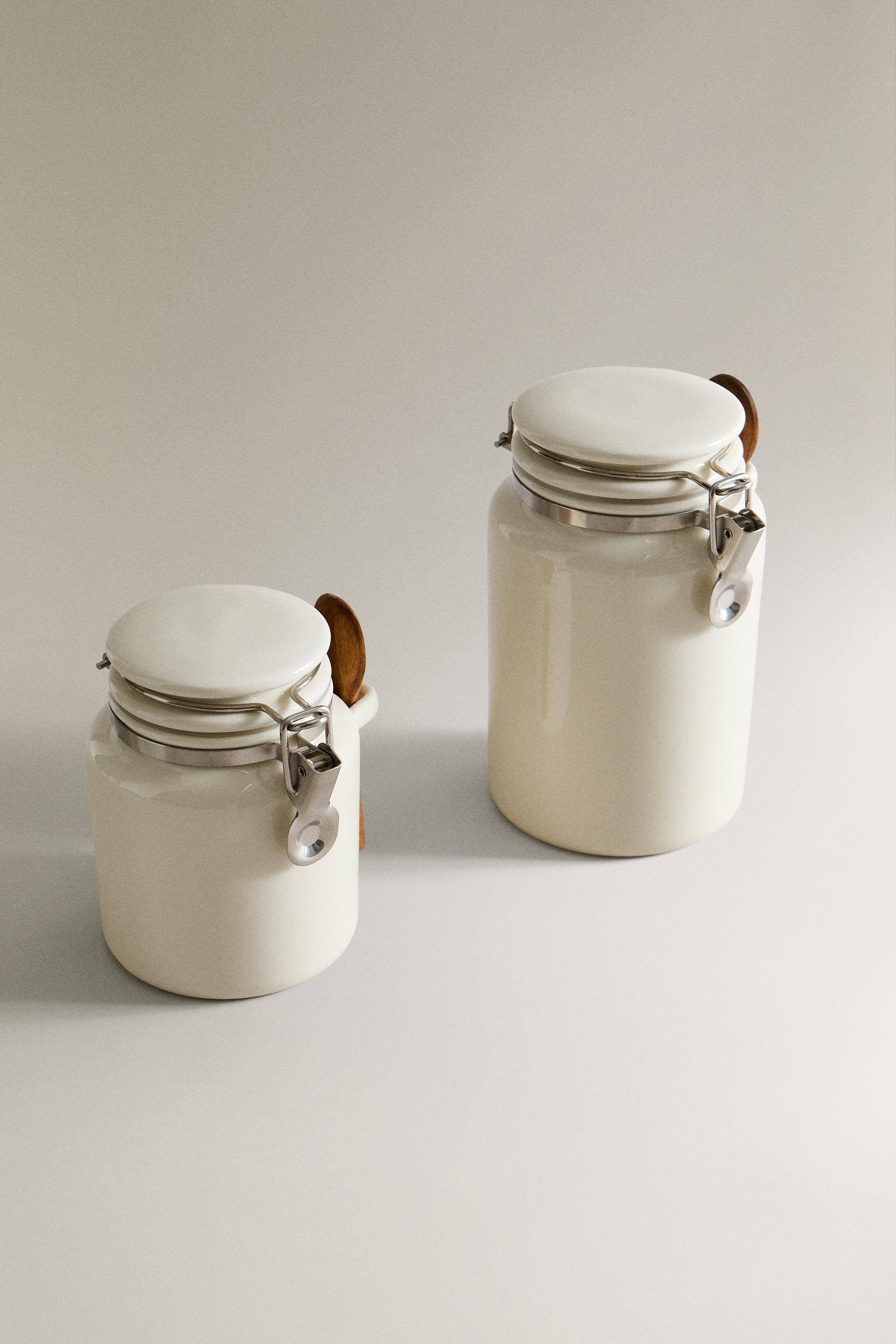 CERAMIC JAR WITH SPOON