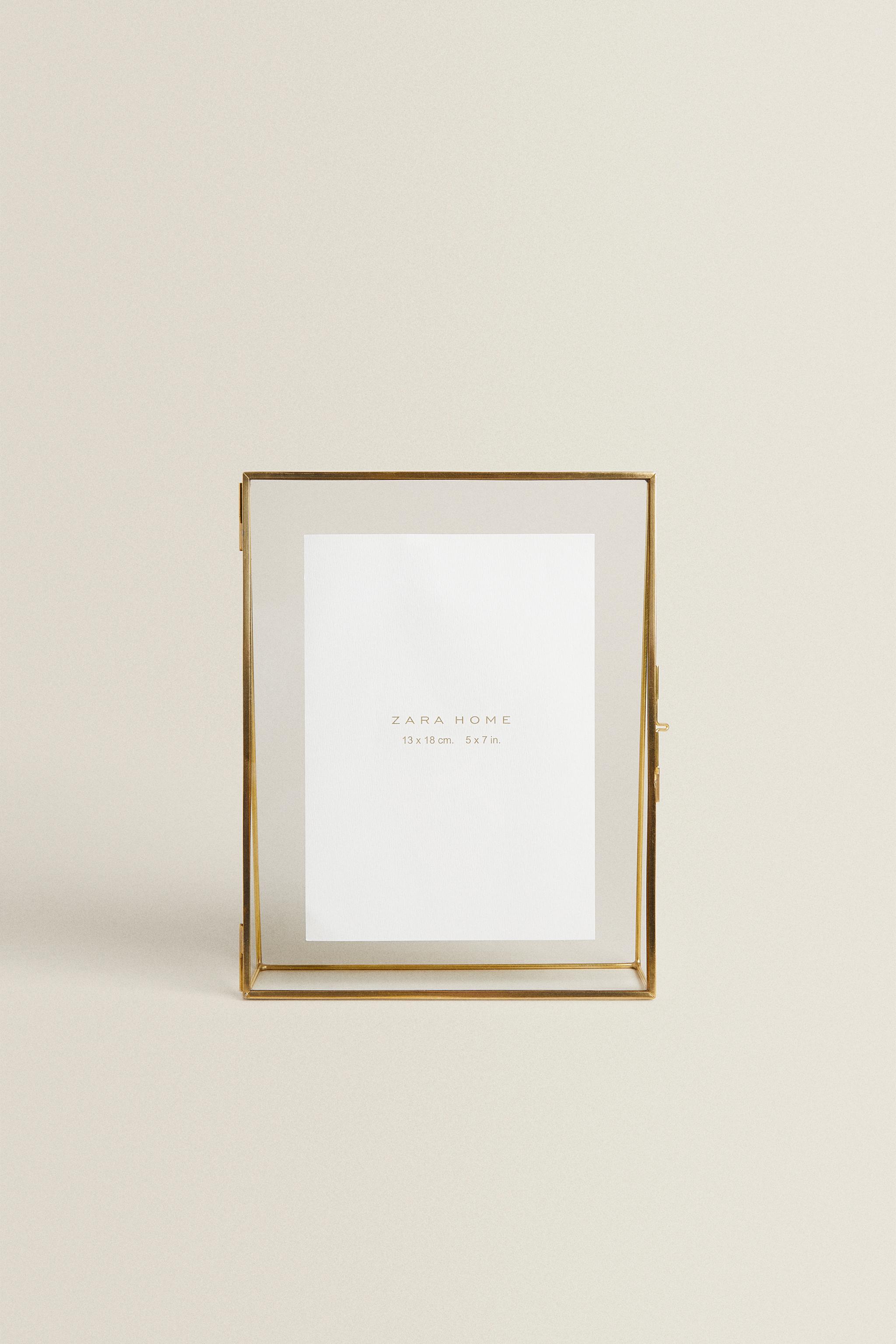 TRIANGULAR STRUCTURE PICTURE FRAME