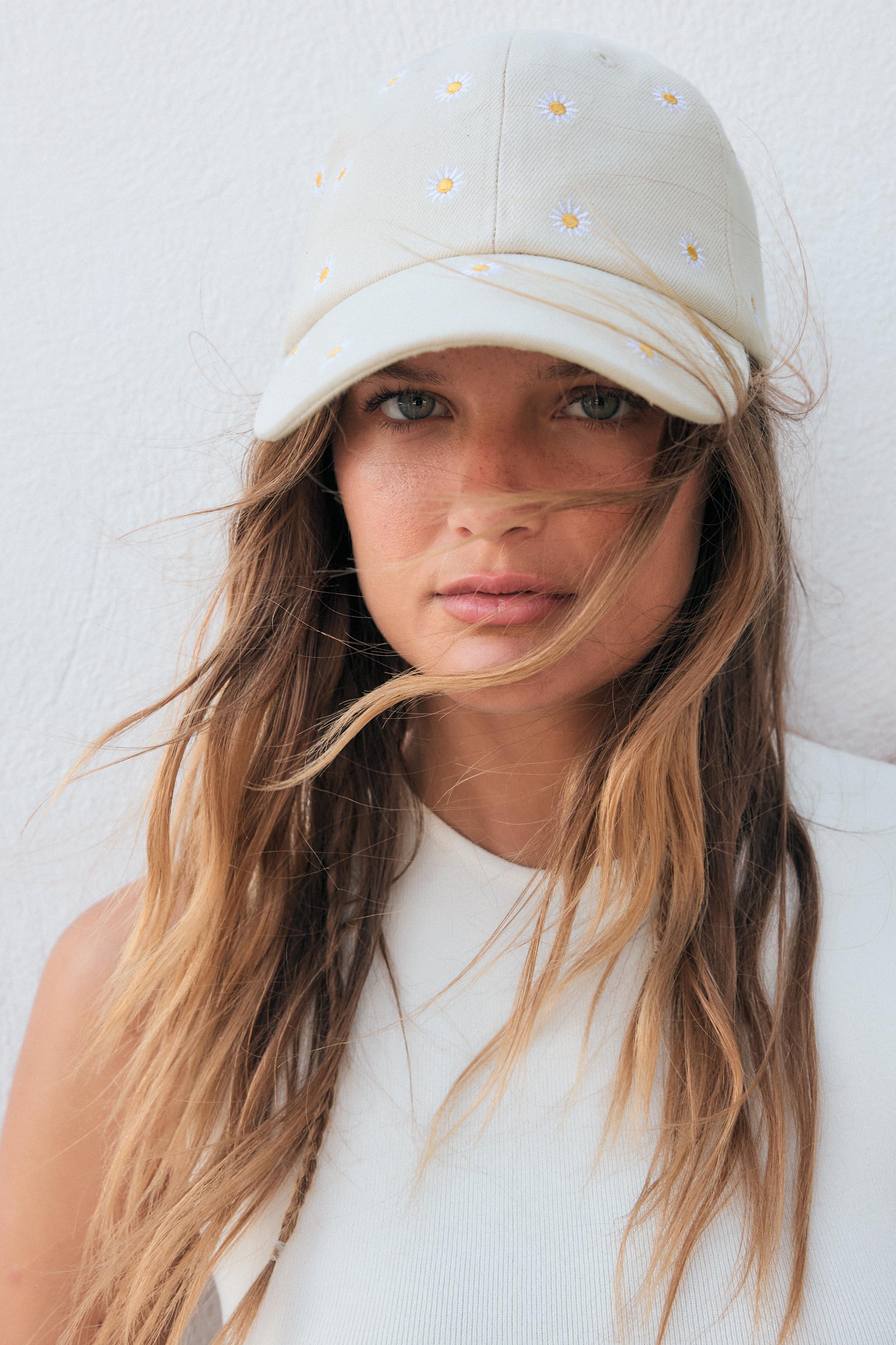 FLORAL EMBROIDERY TWILL CAP