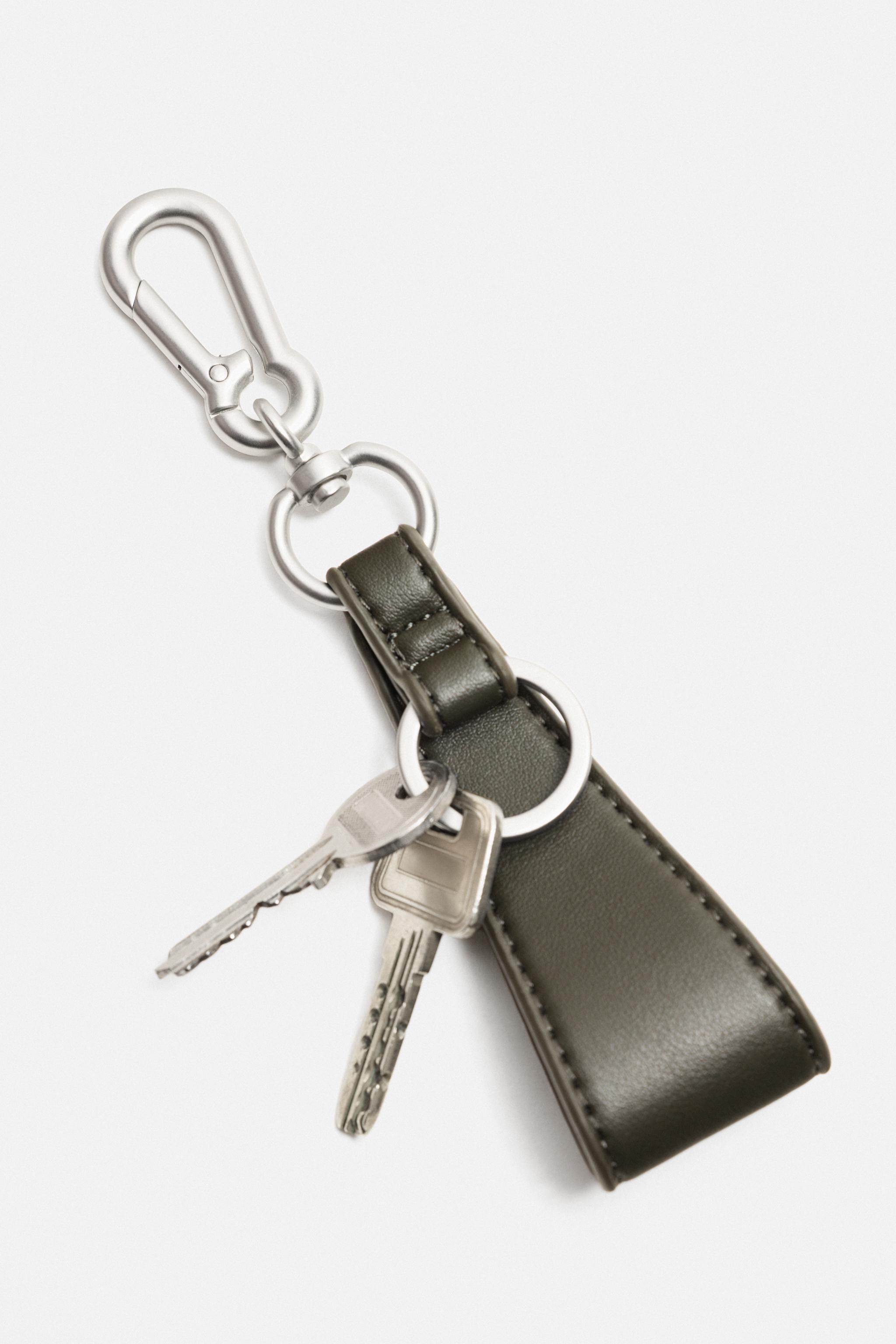 SMOOTH KEYCHAIN