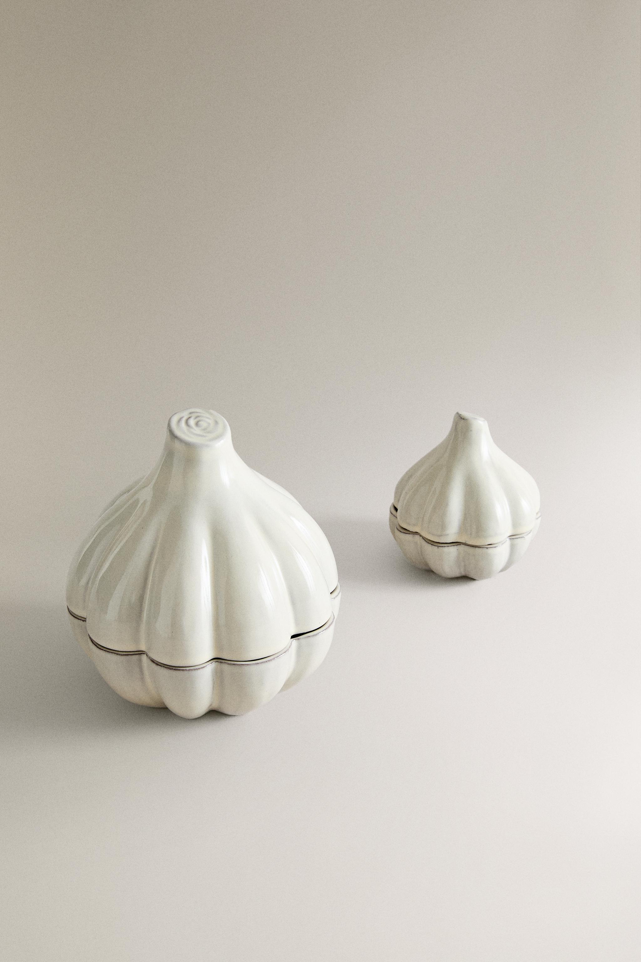 TERRACOTTA GARLIC STORAGE JAR