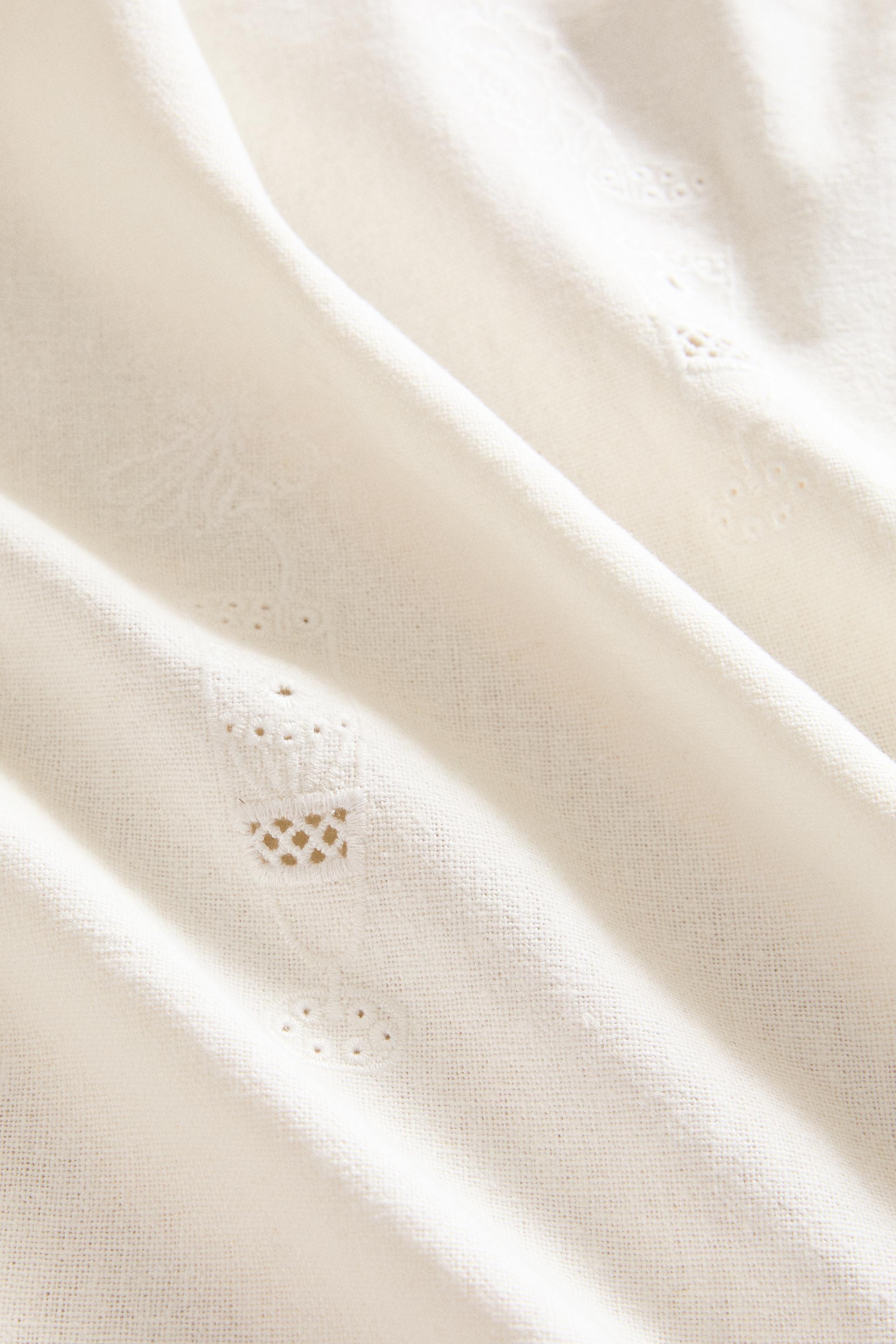 EMBROIDERED LINEN BEDSPREAD