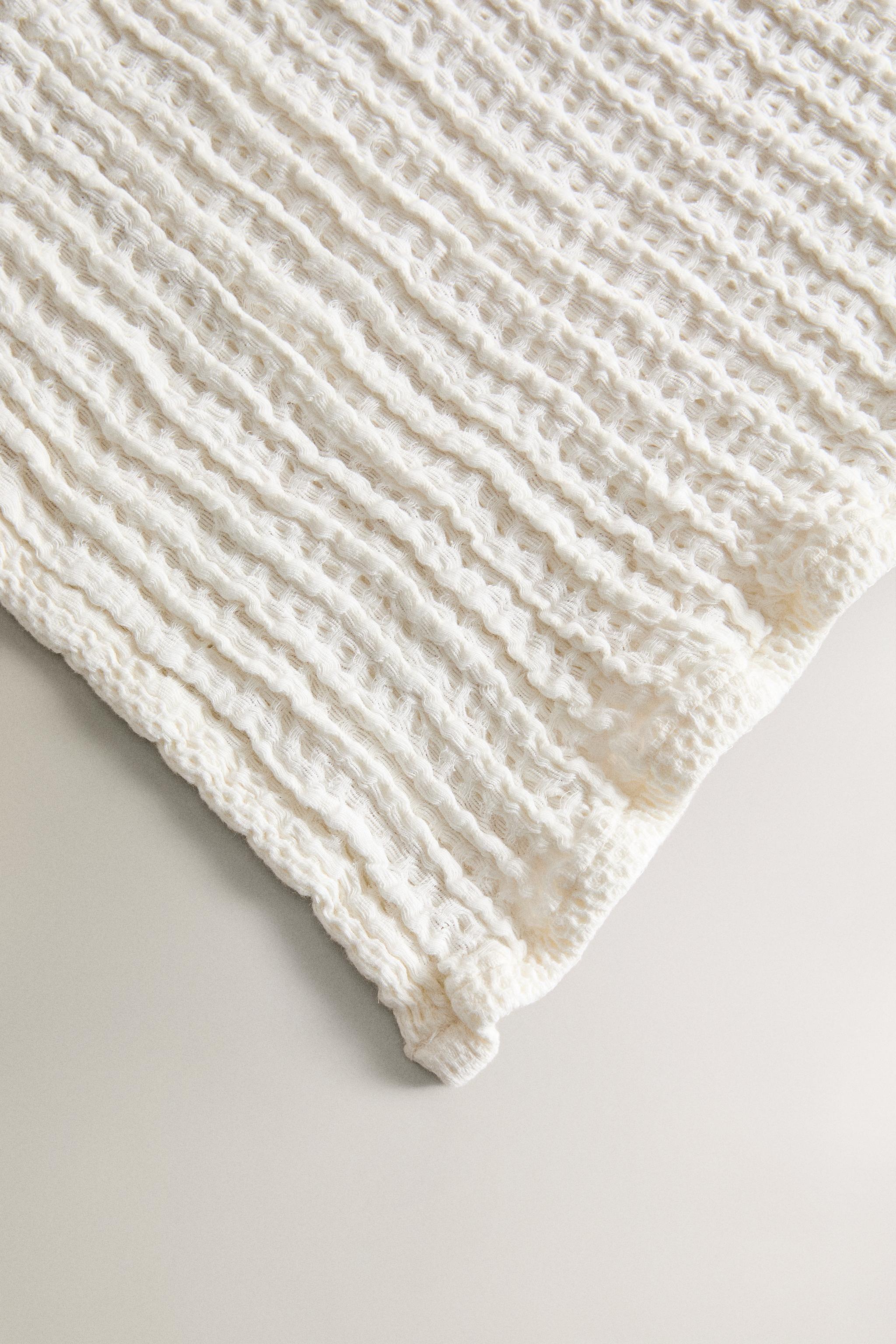 WAFFLE-KNIT BATH TOWEL WITH PLAIN BORDER