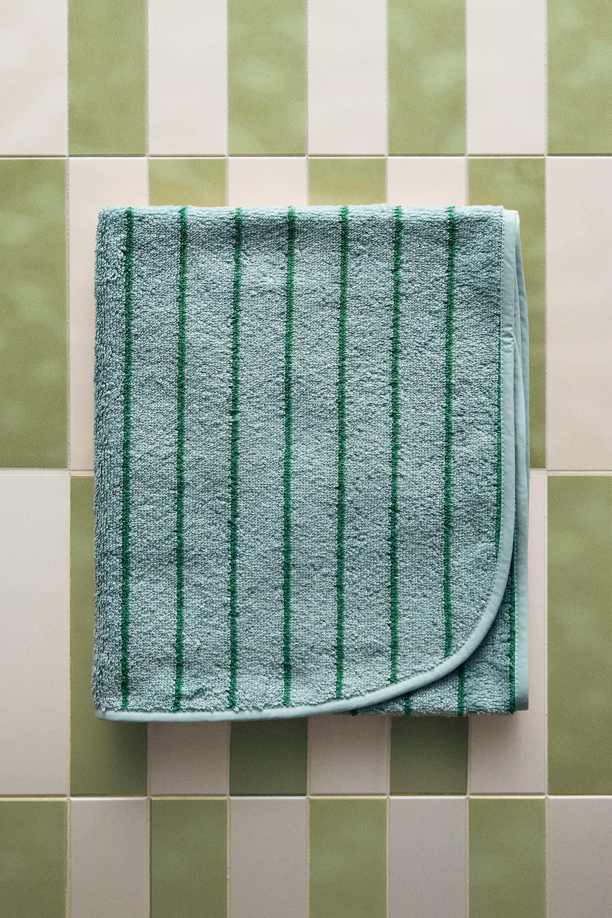 CHILDREN’S STRIPED VELOUR BATH TOWEL