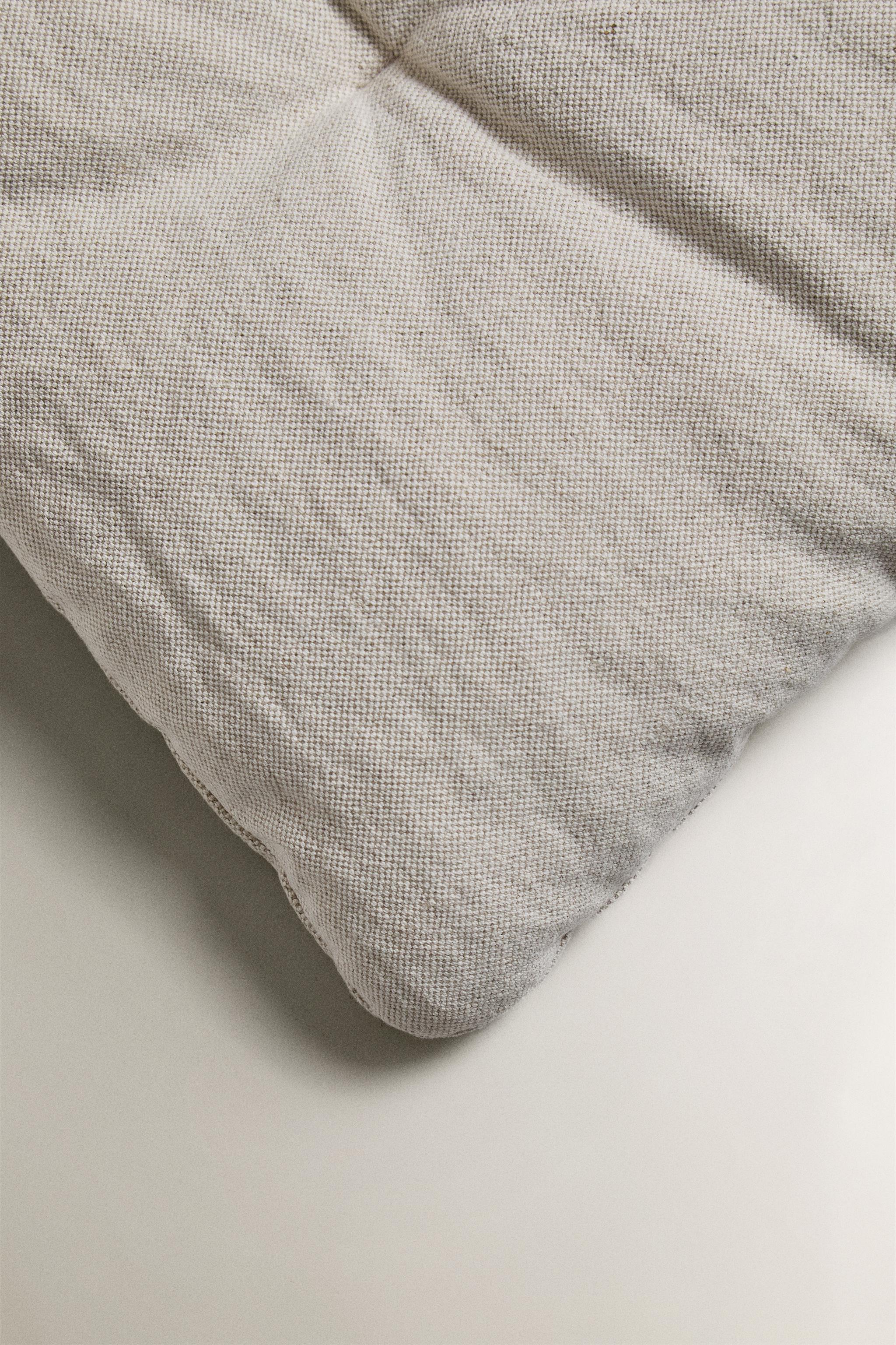 ELONGATED LINEN CUSHION