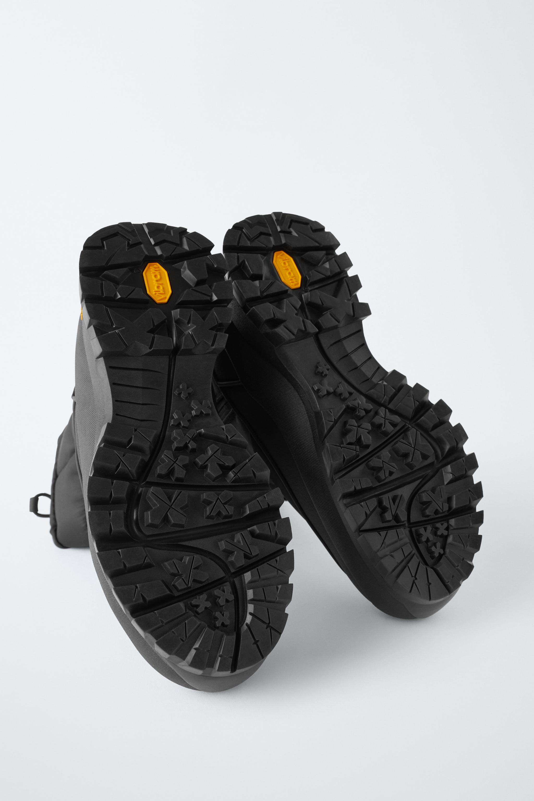 WATER REPELLENT PADDED BOOTS VIBRAM ® SKI COLLECTION
