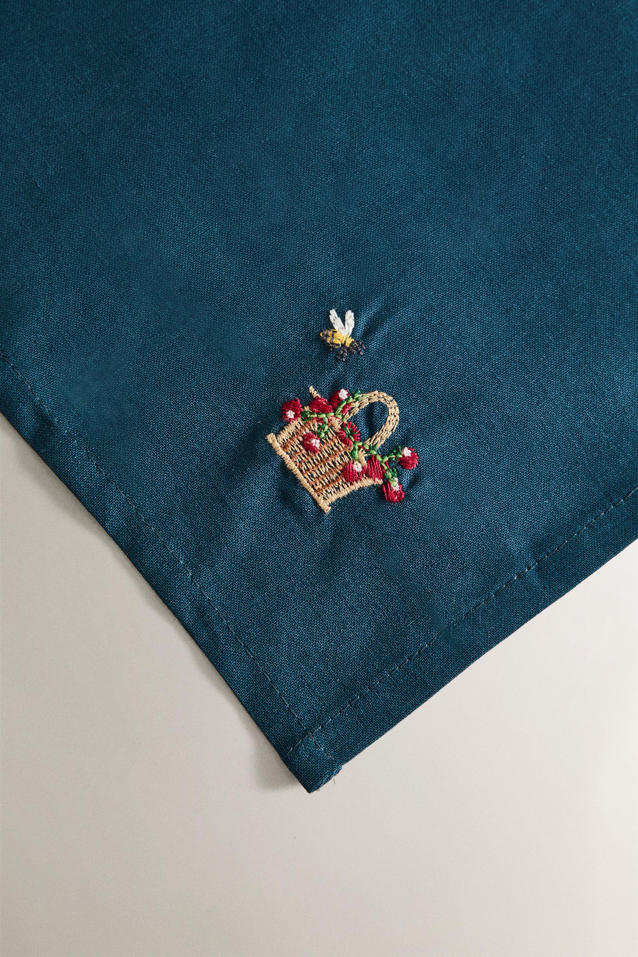 SET OF EMBROIDERED COTTON NAPKINS (SET OF 2)