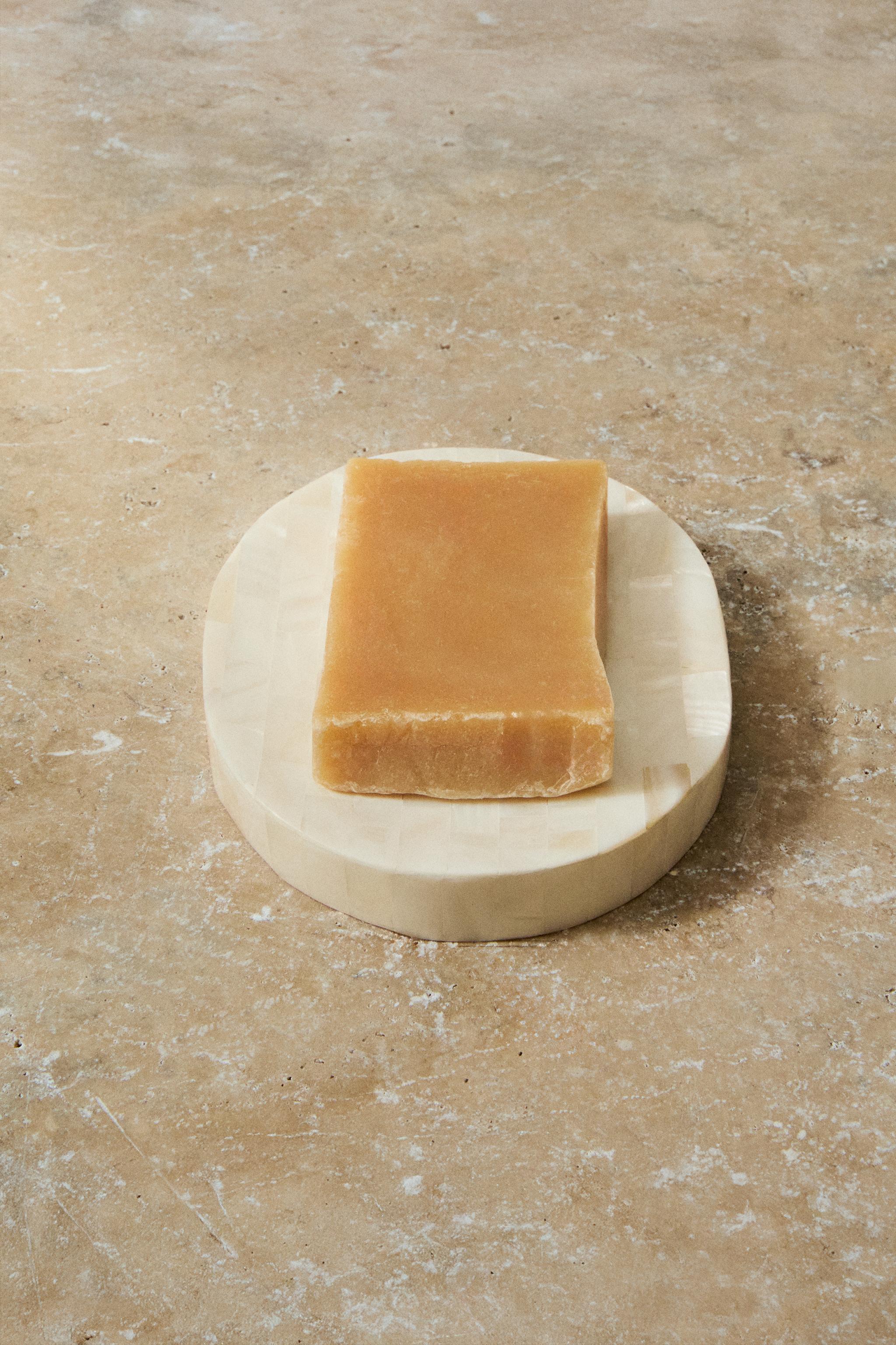 MOTHER-OF-PEARL-EFFECT BATHROOM SOAP DISH