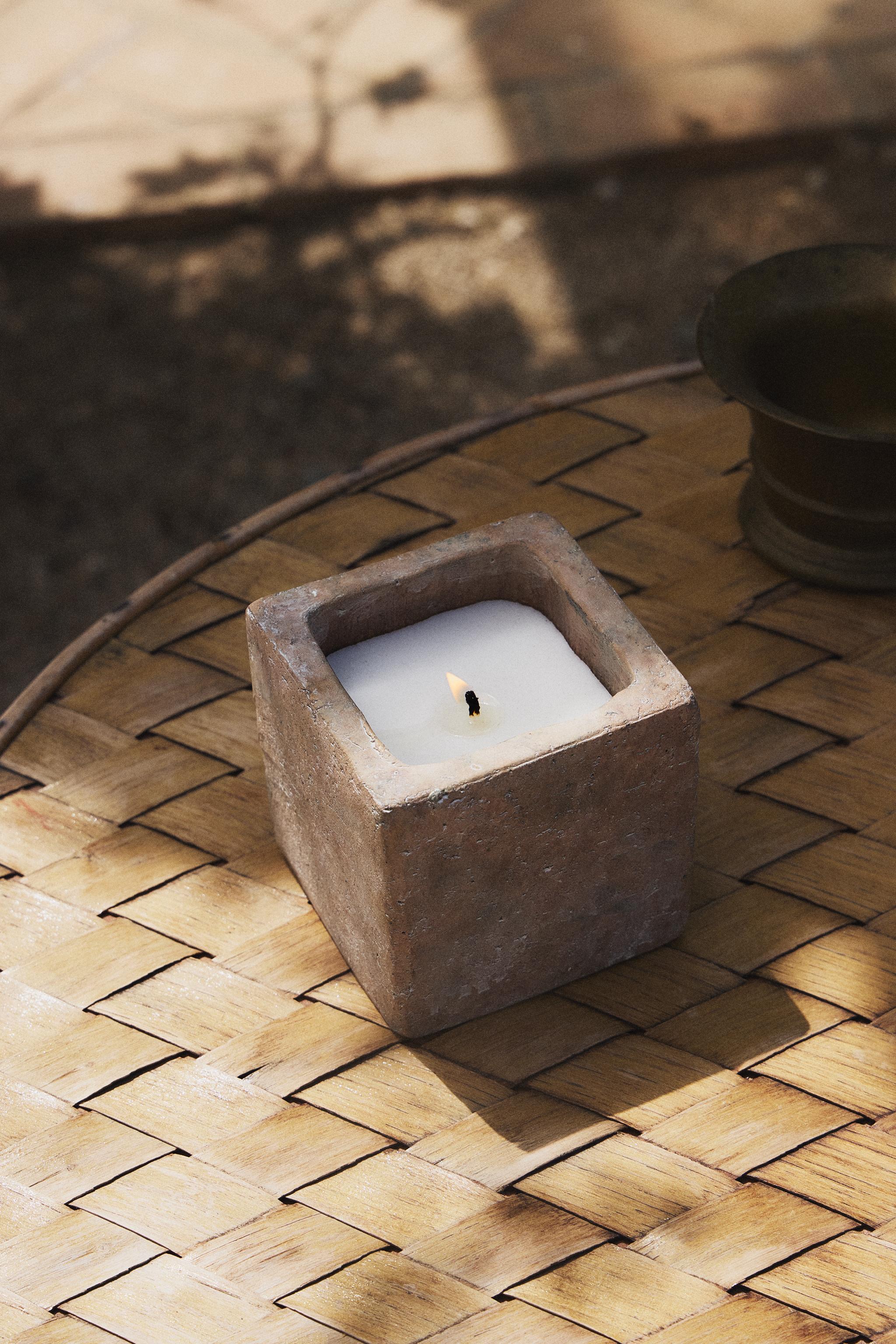 (400 G) LEMON BERGAMOT OUTDOOR SCENTED CANDLE