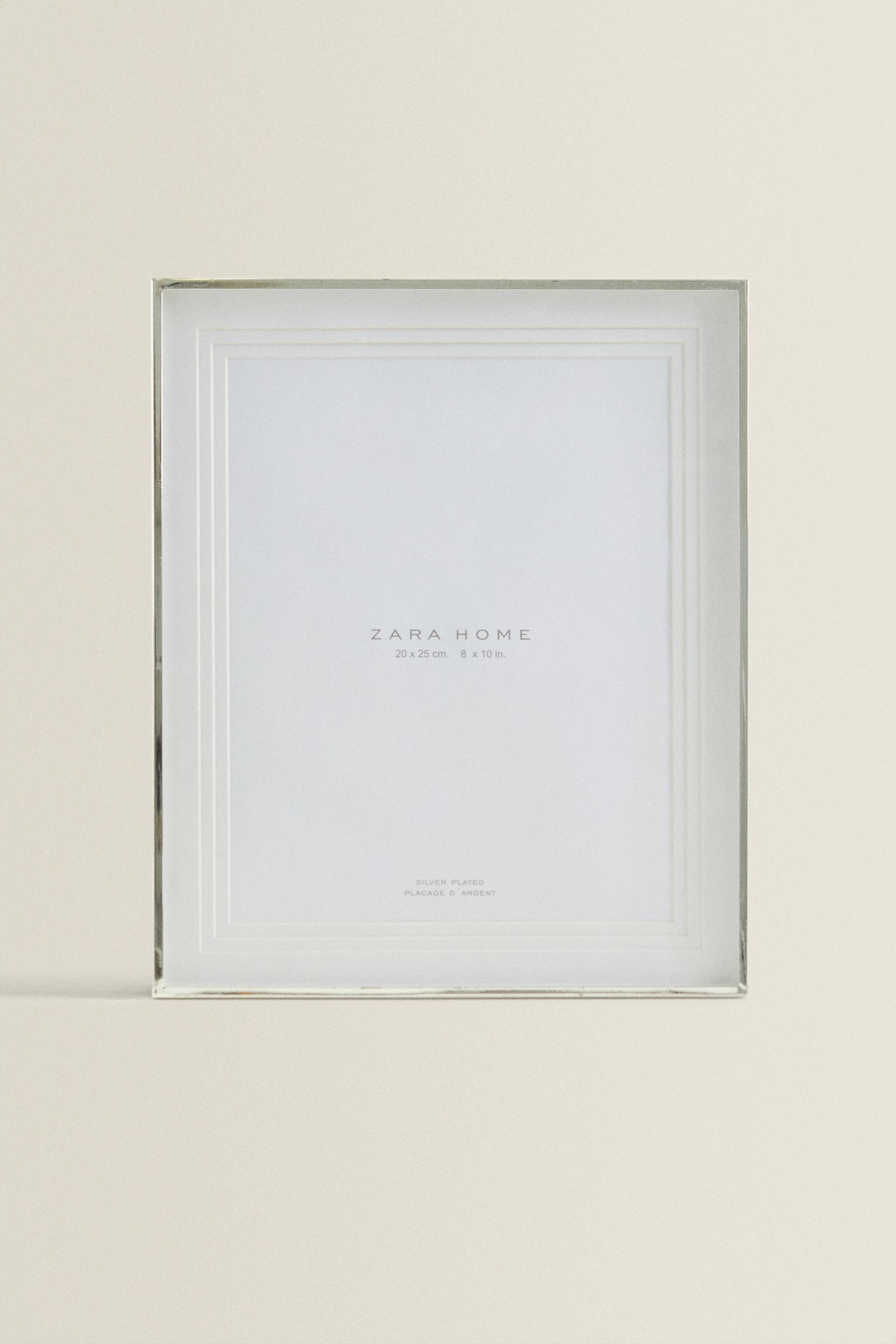 METAL PICTURE FRAME WITH A TIERED PASSE-PARTOUT