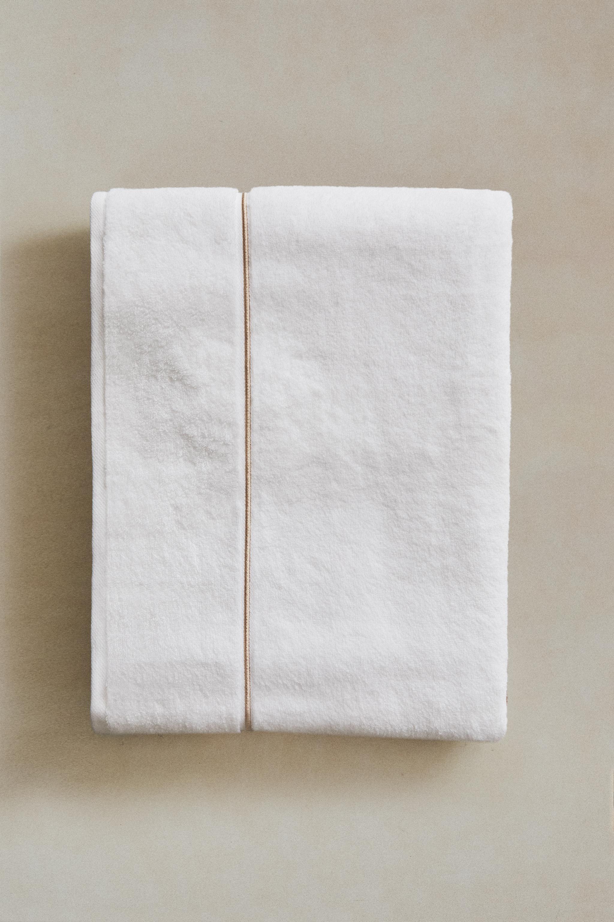 EMBROIDERED TRIM BATH TOWEL