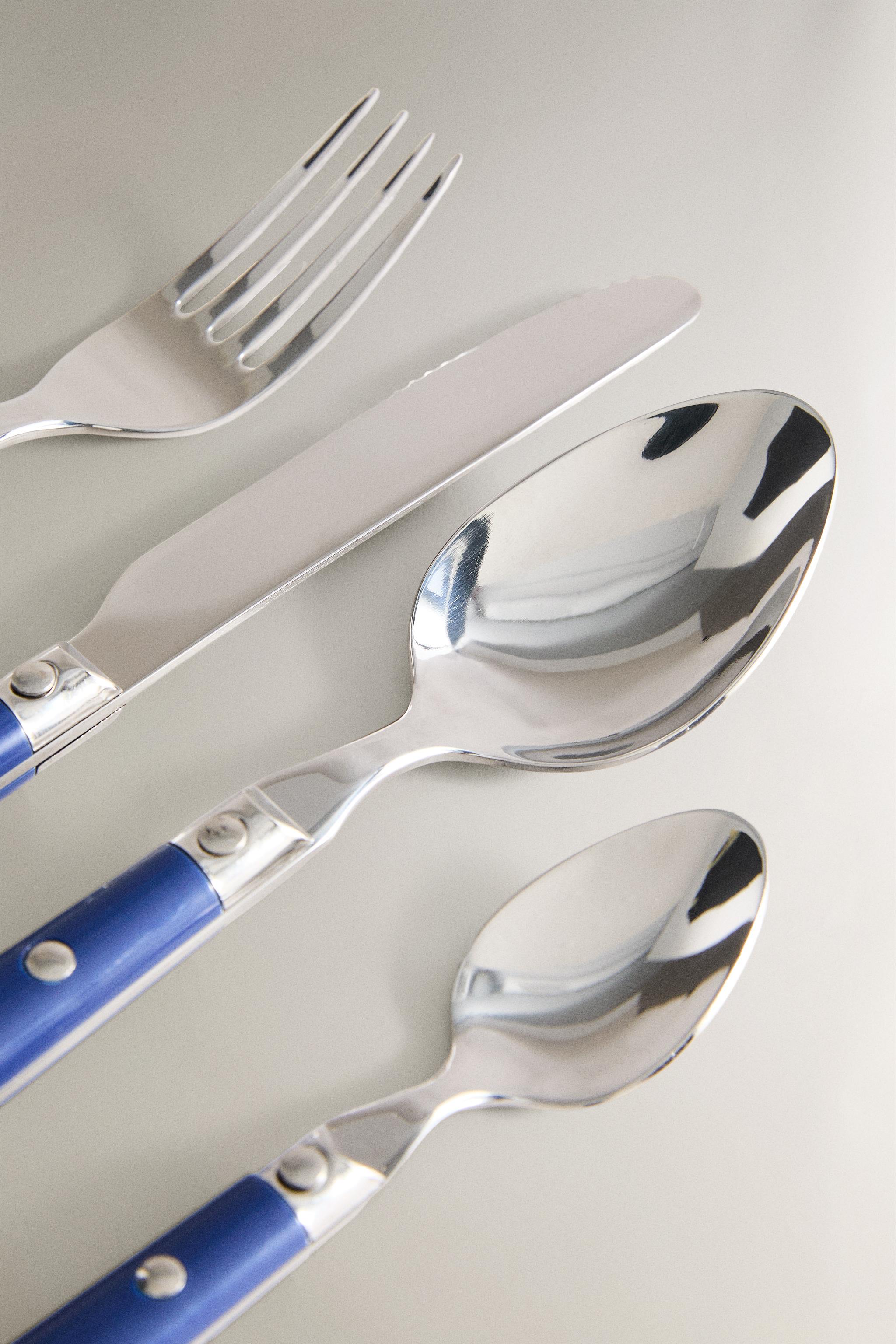 4-PIECE FLATWARE SET WITH A BLUE HANDLE