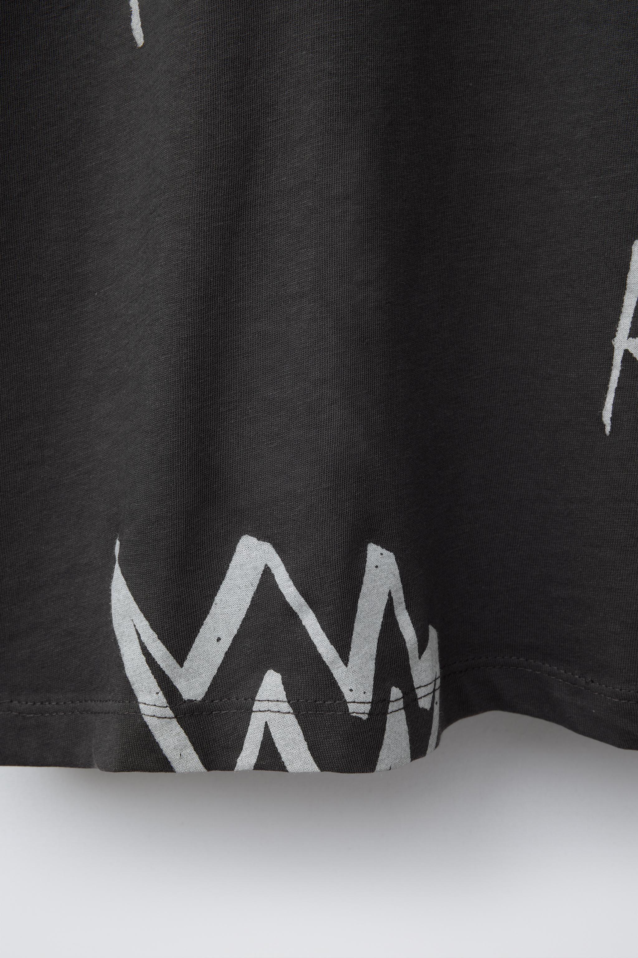 GRAFFITI PRINT T-SHIRT